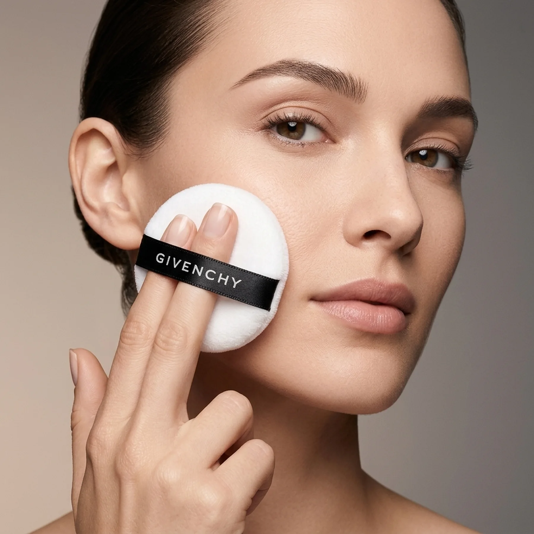 Пуховка для рассыпчатой пудры Givenchy Prisme Libre Puff