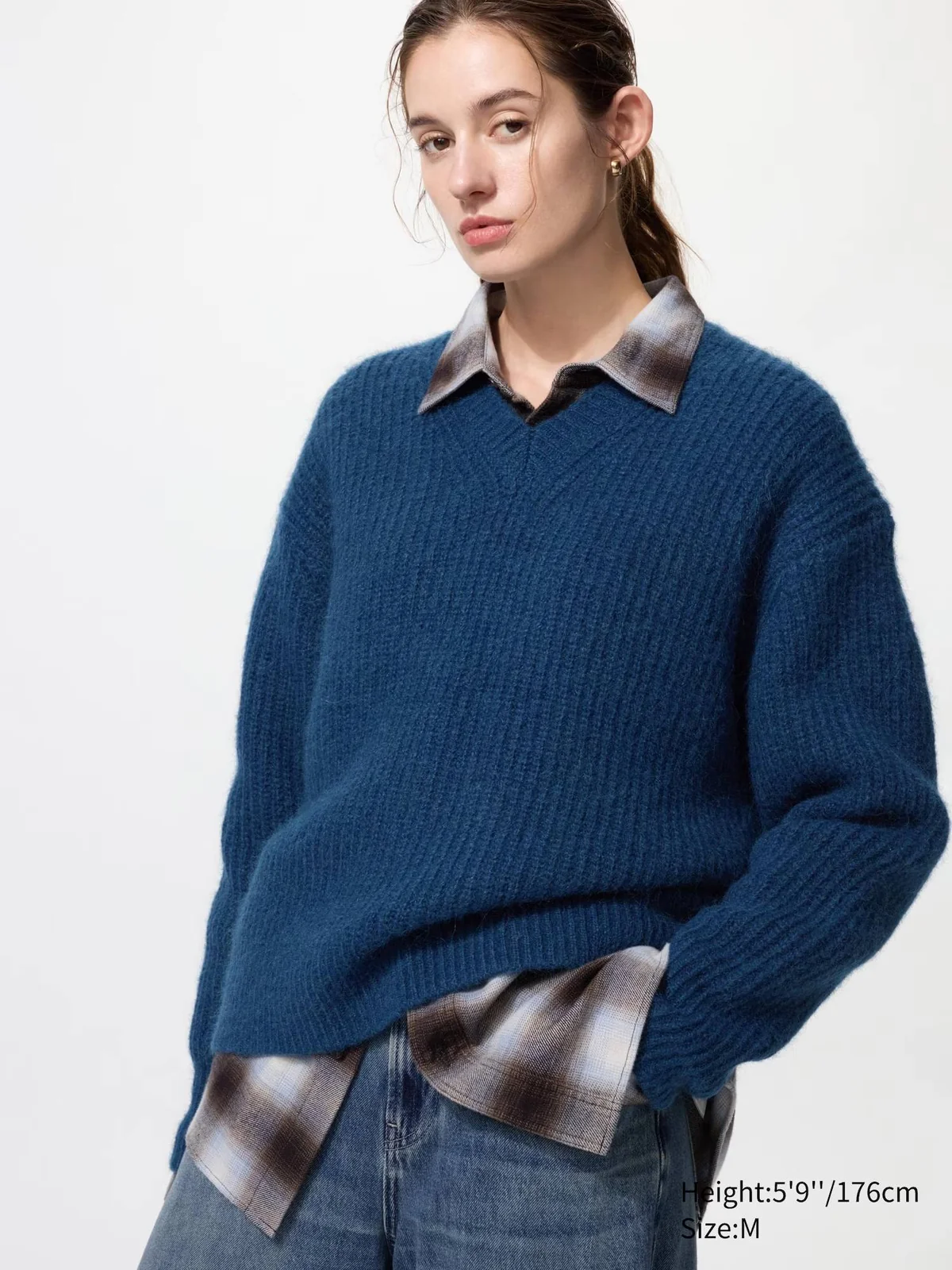 Пухнастий светр UNIQLO з V-подібним вирізом 1159854800