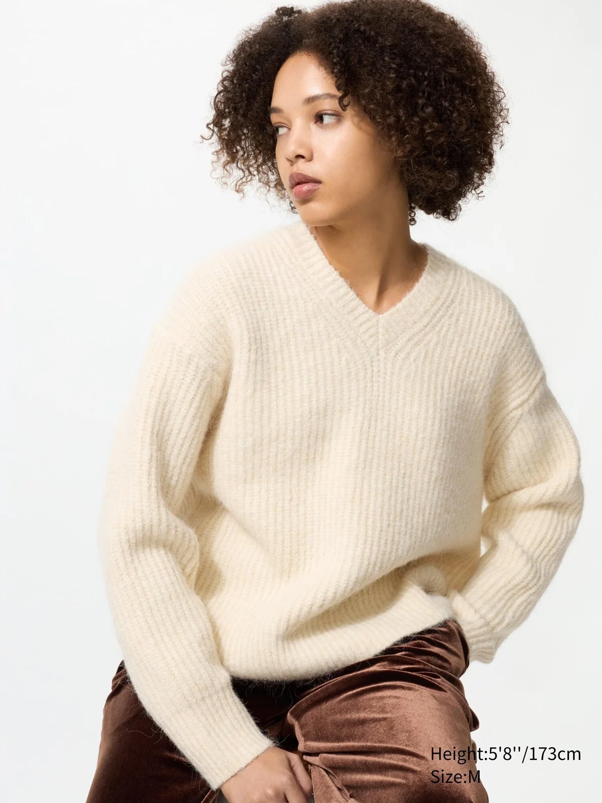Пухнастий светр UNIQLO з V-подібним вирізом 1159854947