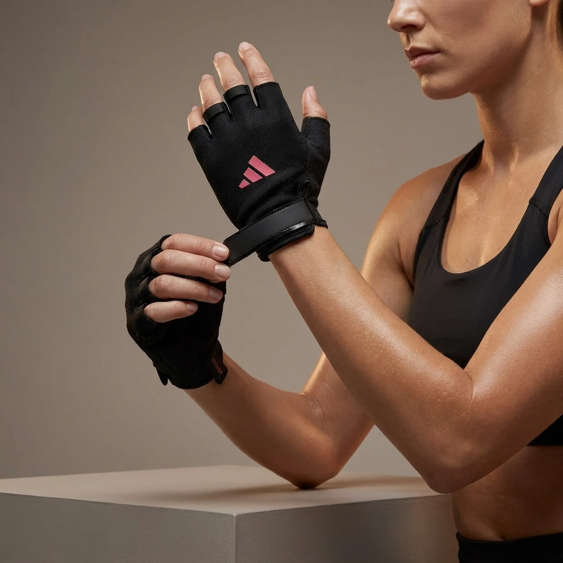 Рукавички для тренінгу Adidas Essential Training Gloves рожевий Жін S