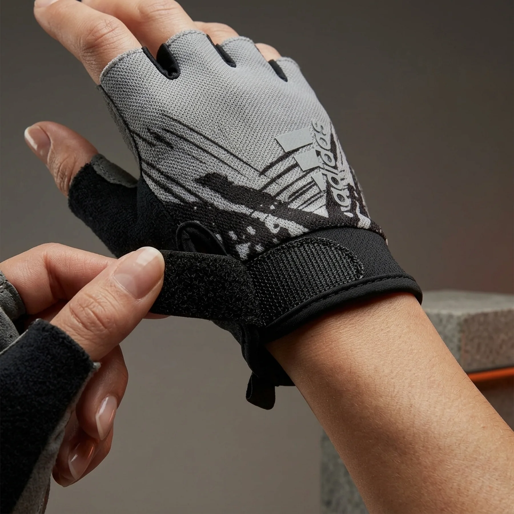 Рукавиці для тренінгу Adidas Essential Training Gloves (ADGB-15000AB)