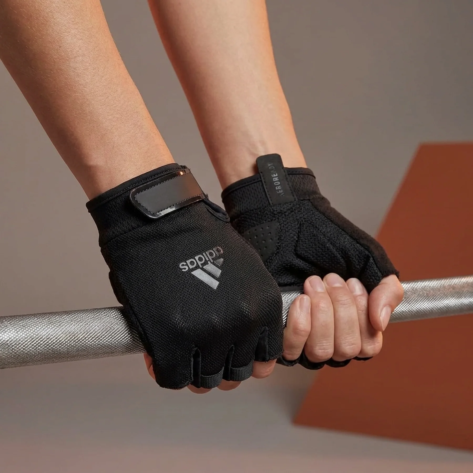 Рукавиці для тренінгу Adidas Essential Training Gloves (ADGB-15001BK)