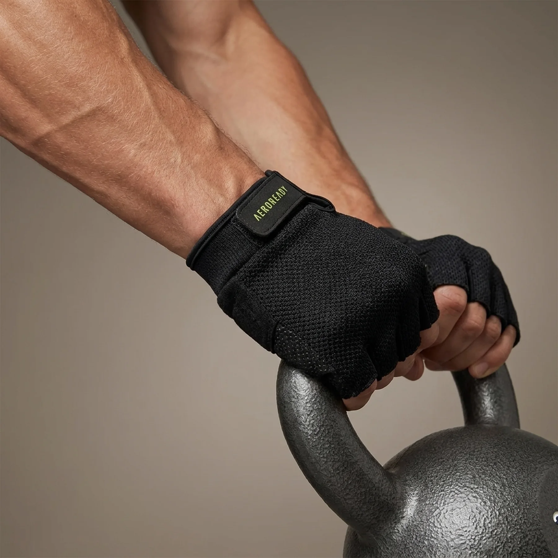 Рукавиці для тренінгу Adidas Essential Training Gloves,S (ADGB-15001GN)