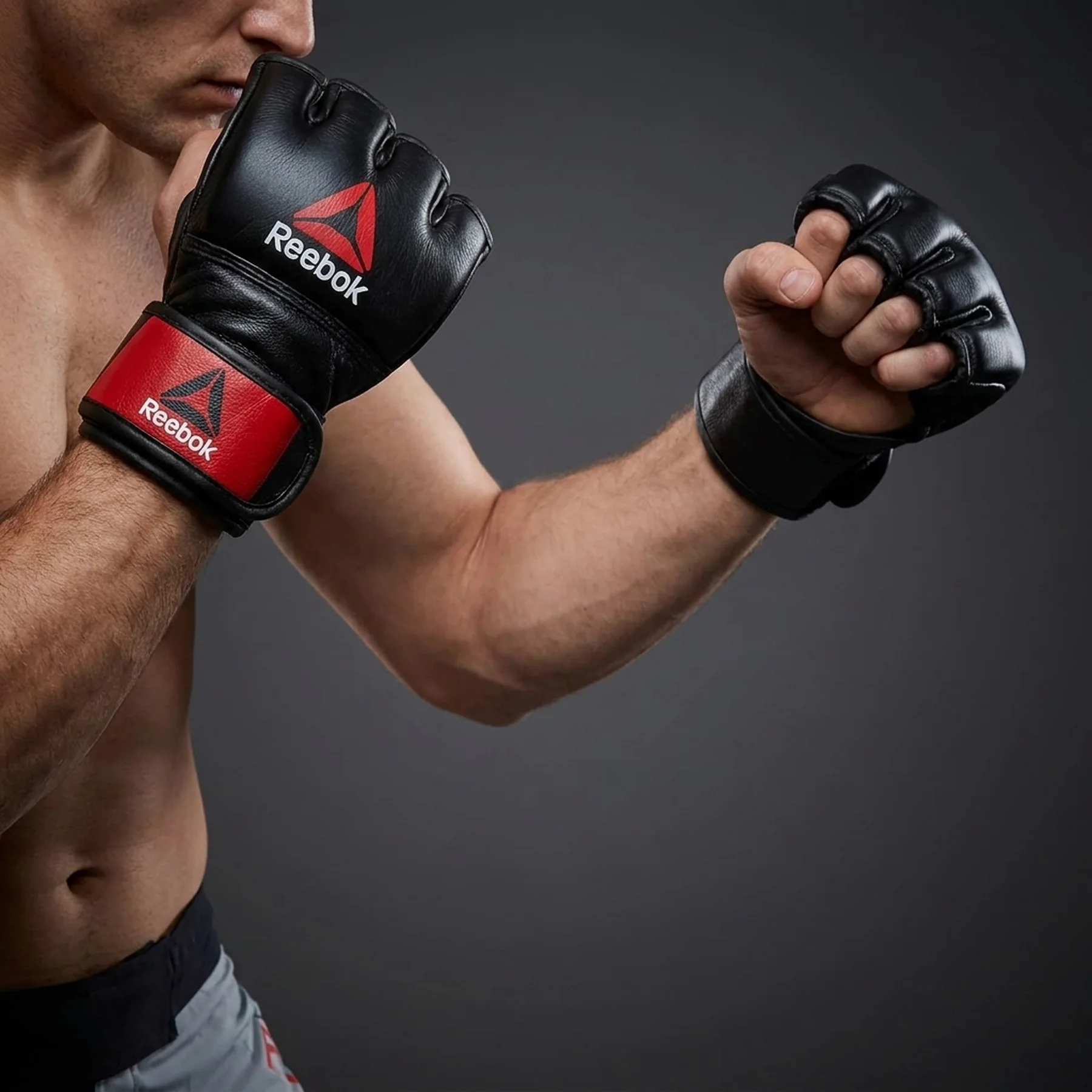 Рукавиці для тренінгу Reebok Mma Gloves Leather (RSCB-10340RDBK)