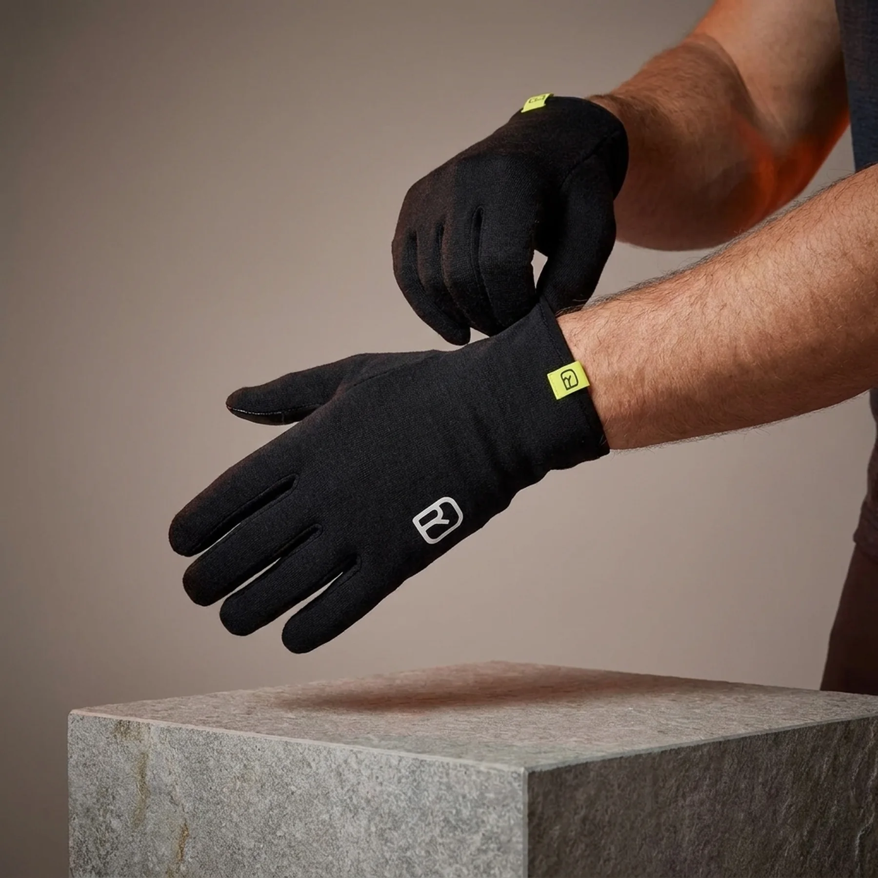 Рукавиці Ortovox 185 Rock'N'Wool Glove Liner M