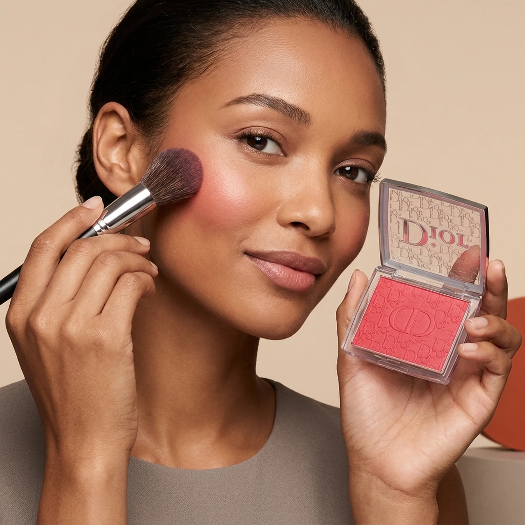 Румяна Dior Backstage Rosy Glow Blush 4.5 г 830 Fiery Red