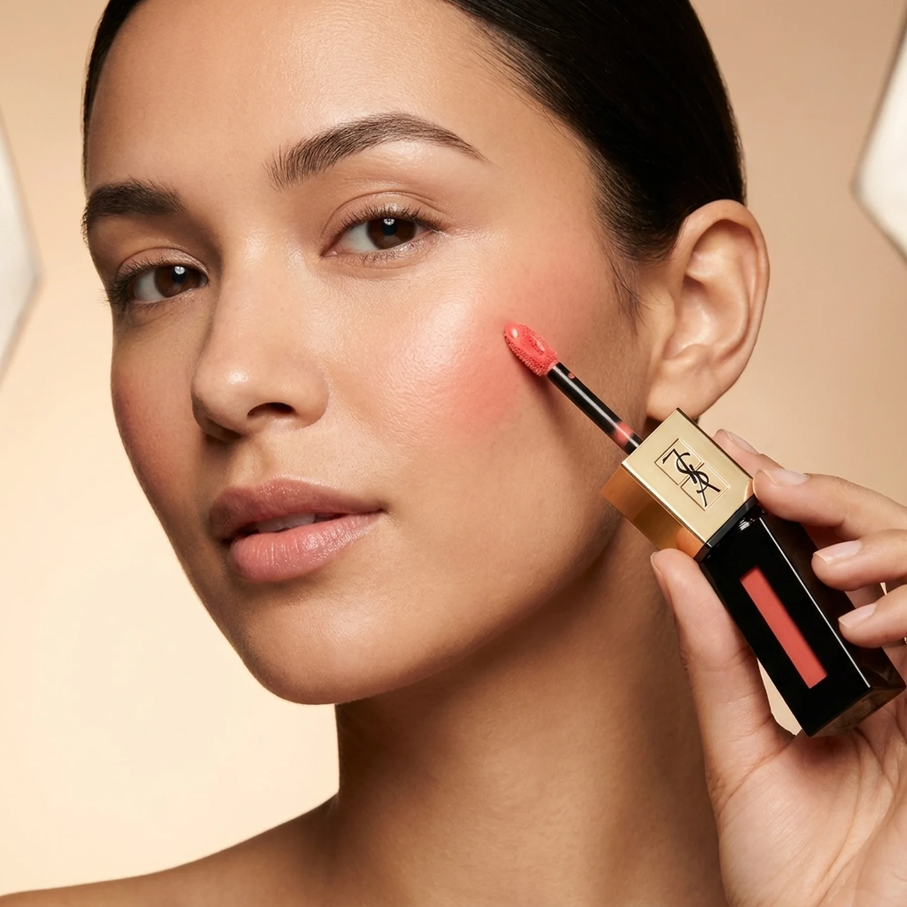 Румяна Yves Saint Laurent Make Me Blush Liquid Blush 15 мл 57 Coral Clash