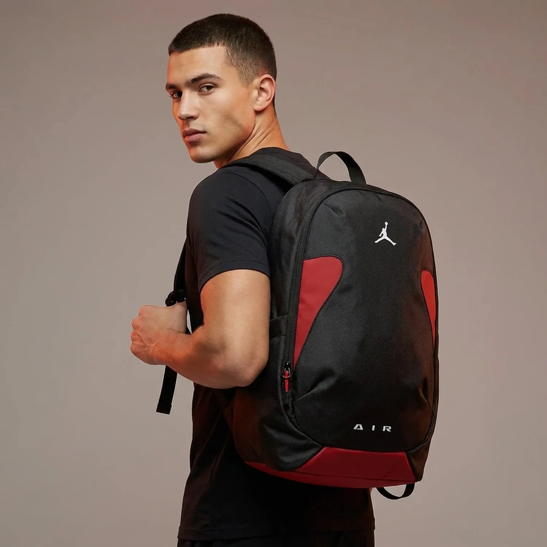 Рюкзак Nike Jam Element Backpack 20L чорний, червоний 45 x 29 x 18 см