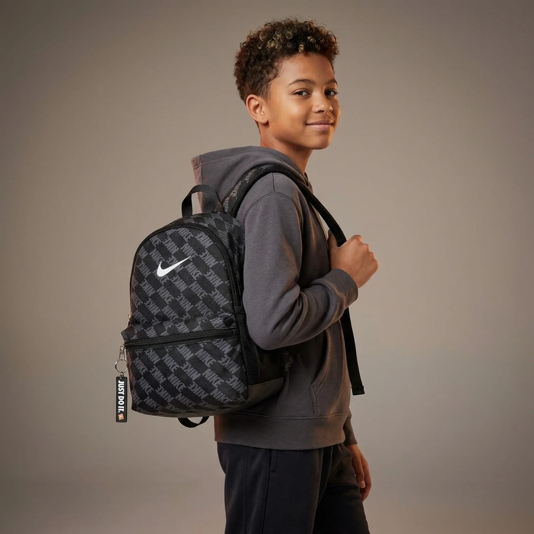 Рюкзак Nike Y NK BRSLA JDI MNI BK-AOP FA25 11L