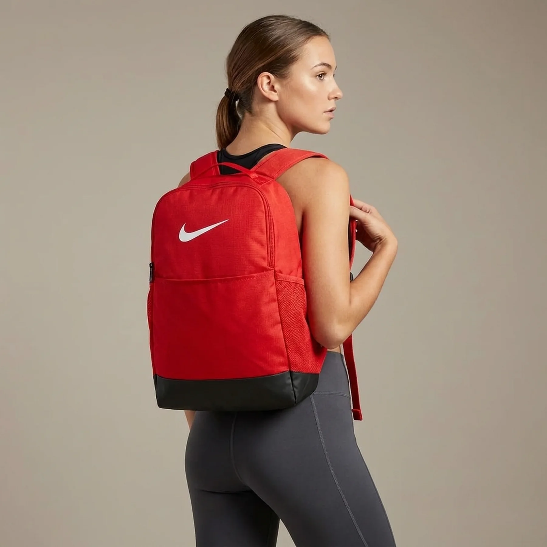 Рюкзак Nike NK BRSLA M BKPK - 9.5 24L червоний Уні 46 х 30 х 18 см (DH7709-657)