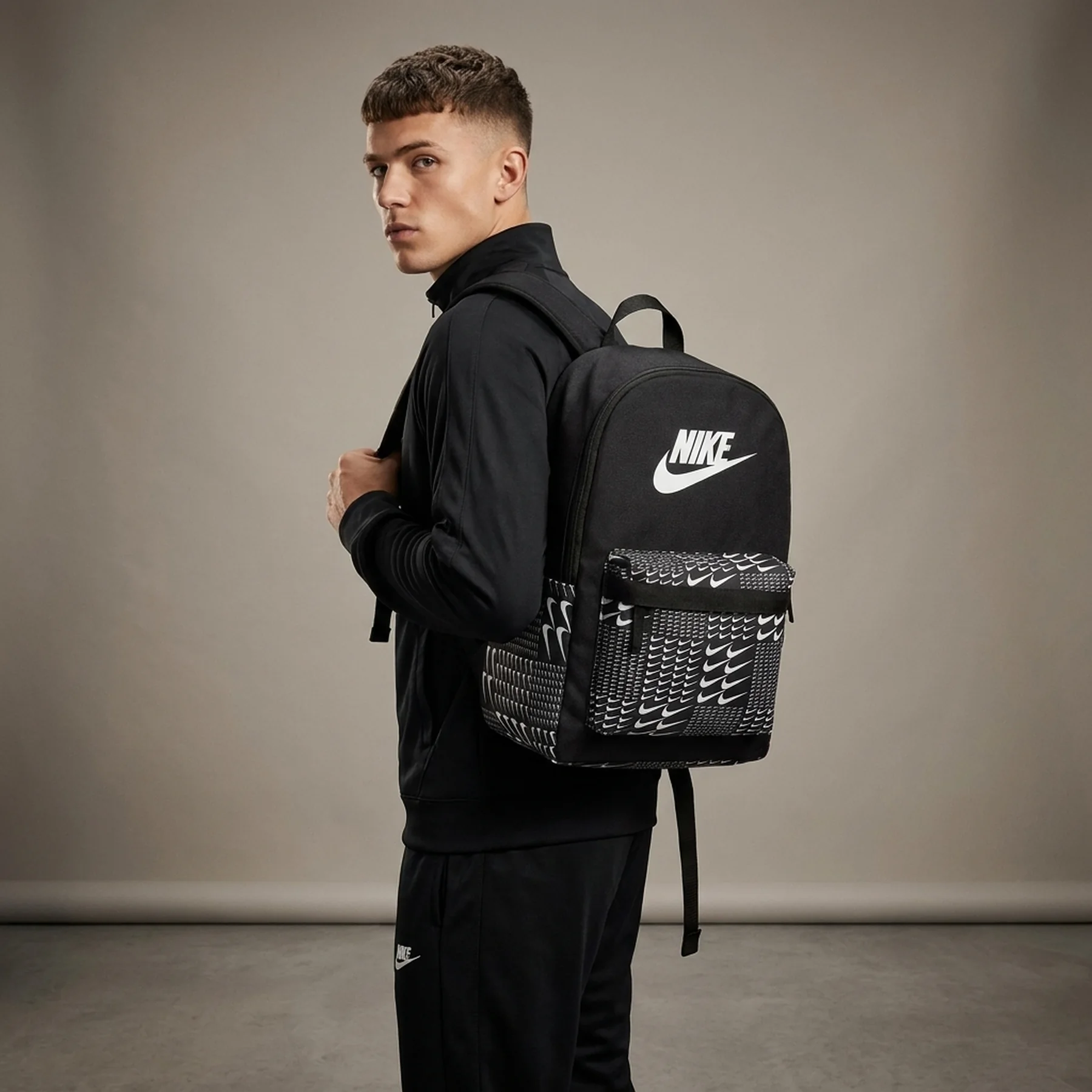 Nike Heritage Swoosh Grid