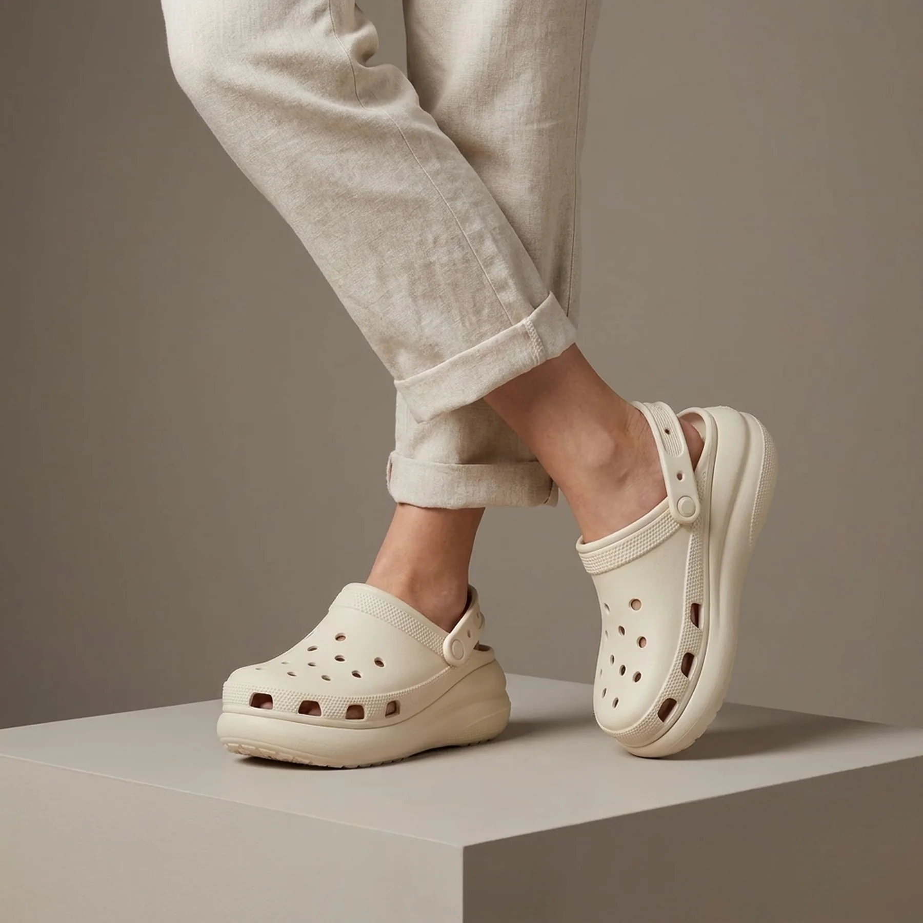Сабо UNI Crush Clog FrGr 207521-2Y2-Bone CROCS M4/W6 (36-37) Кремовий