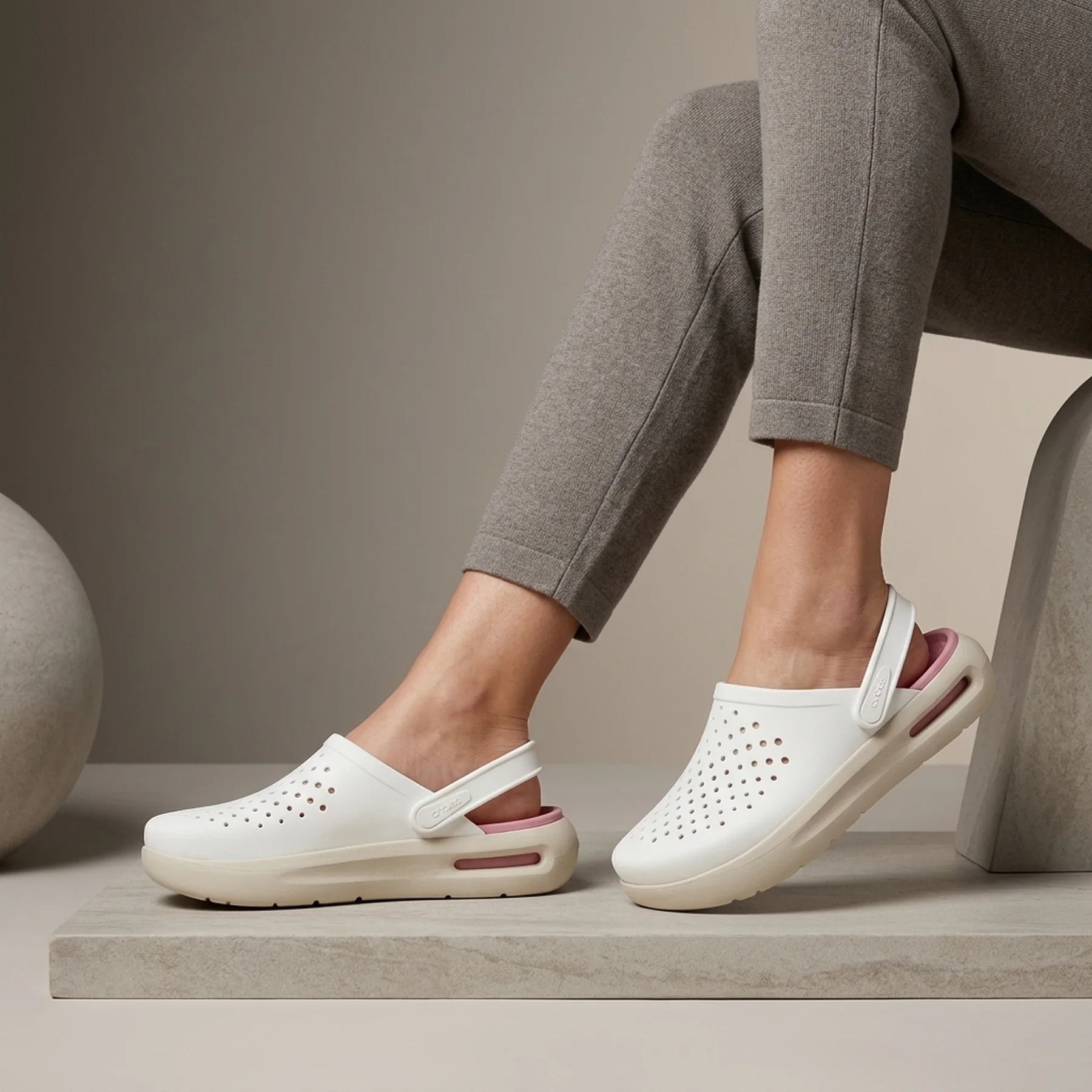 Сабо UNI InMotion Clog PrM 209964-100-White CROCS M4/W6 (36-37) Білий