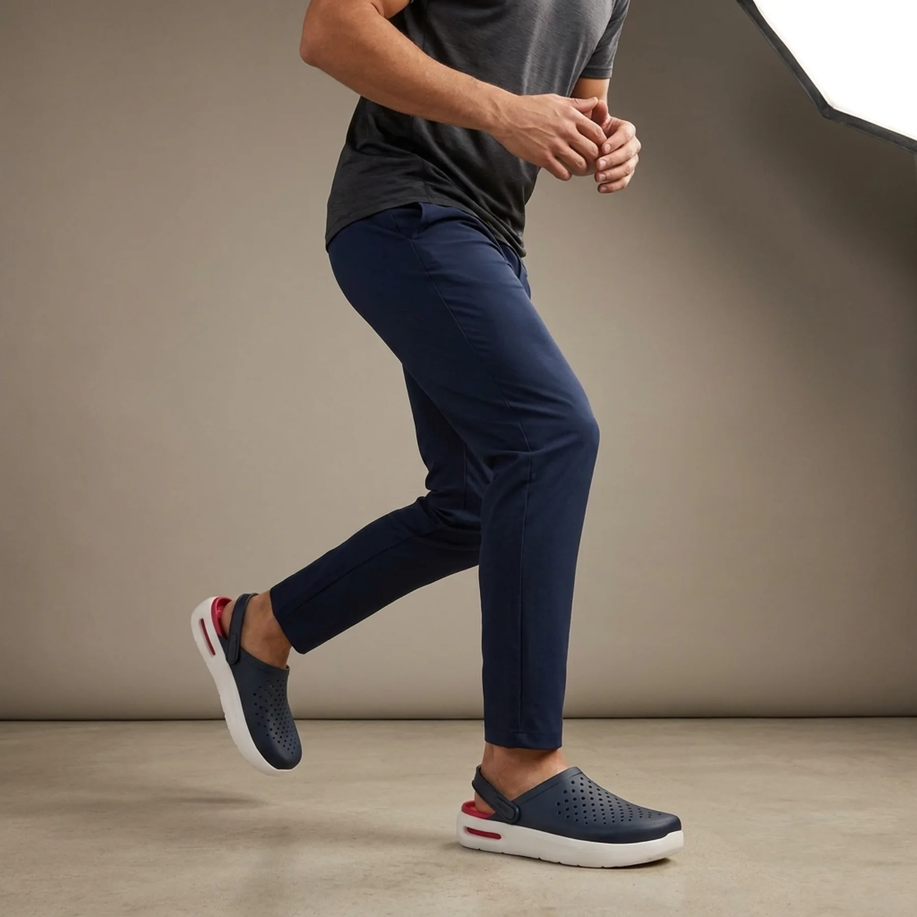 Сабо UNI InMotion Clog PrM 209964-410-Navy CROCS M10/W12(43-44) Темно-синій