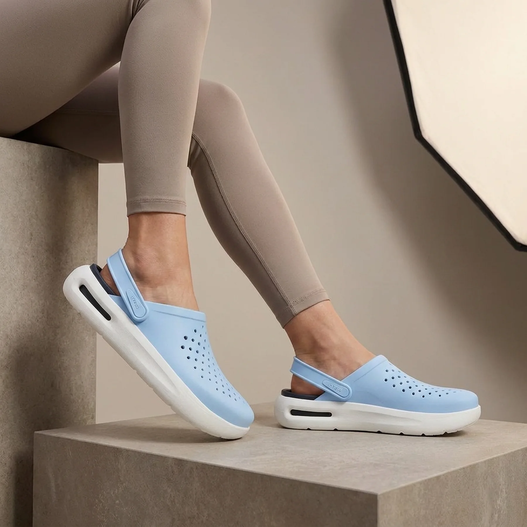 Сабо UNI InMotion Clog PrM 209964-4NS-Blue Calcite CROCS M10/W12(43-44) Блакитний
