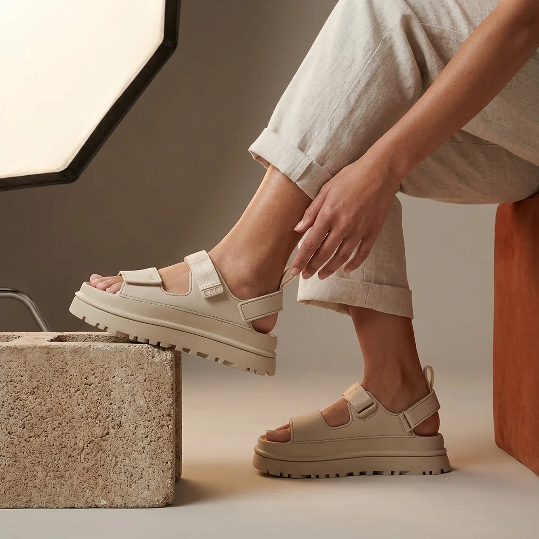 Сандалі UGG Goldenglow Бежевий