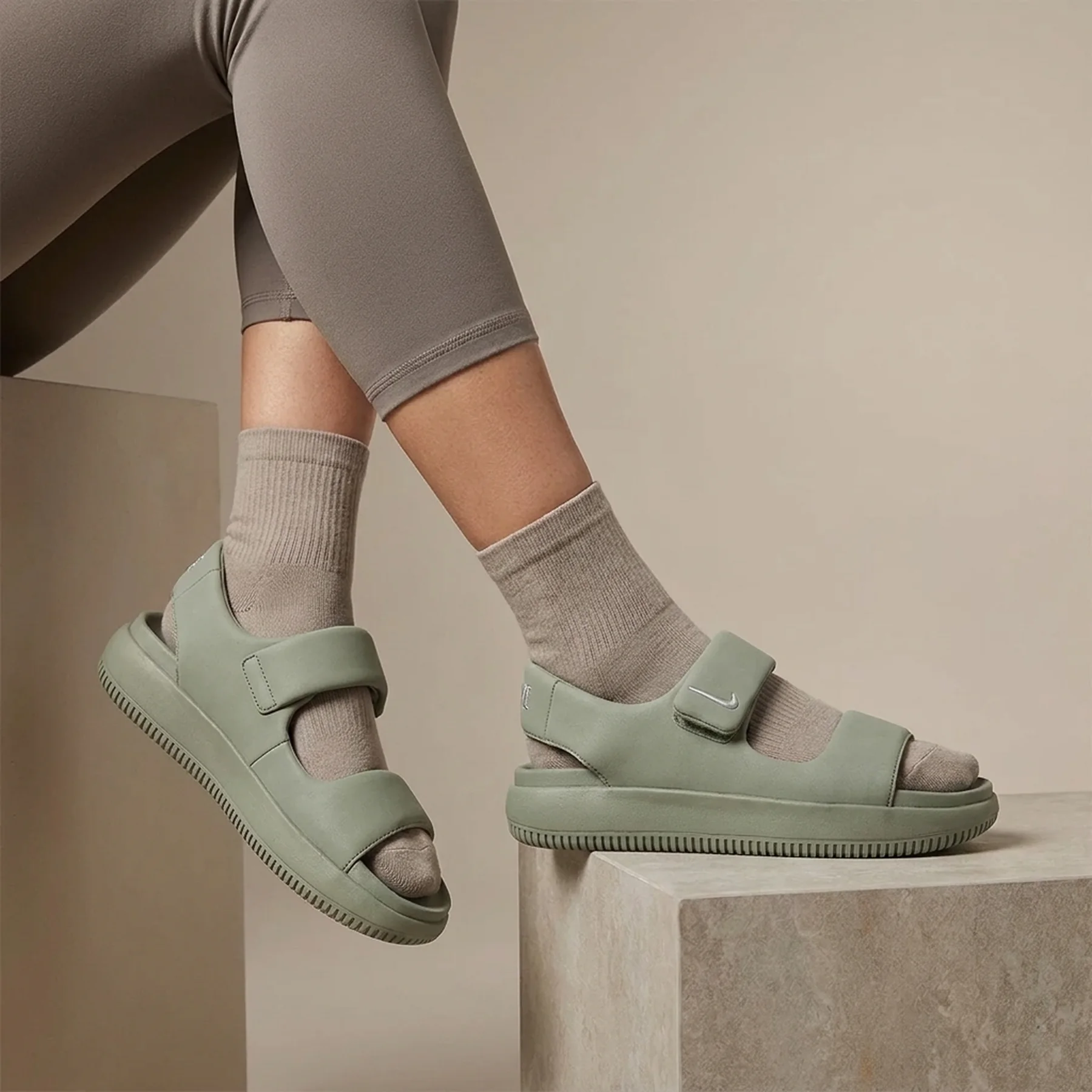 Сандалі жіночі Nike Calm Sandal Light Army (FJ6043-300)