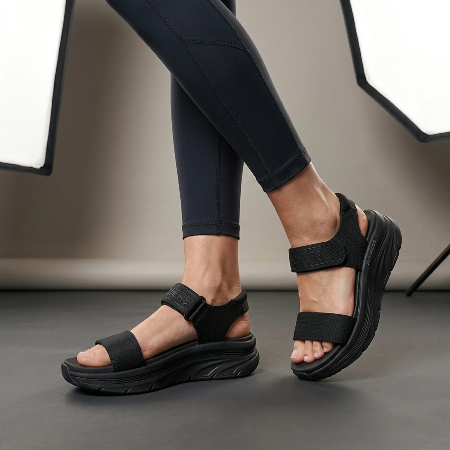 Сандалі жіночі Skechers D'Lux Walker