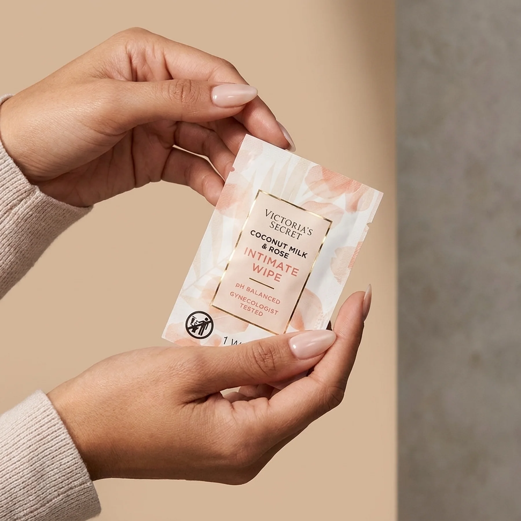 Серветки для інтимної гігієни Coconut Milk & Rose Victoria's Secret 1159842654 (Бежевий One size)