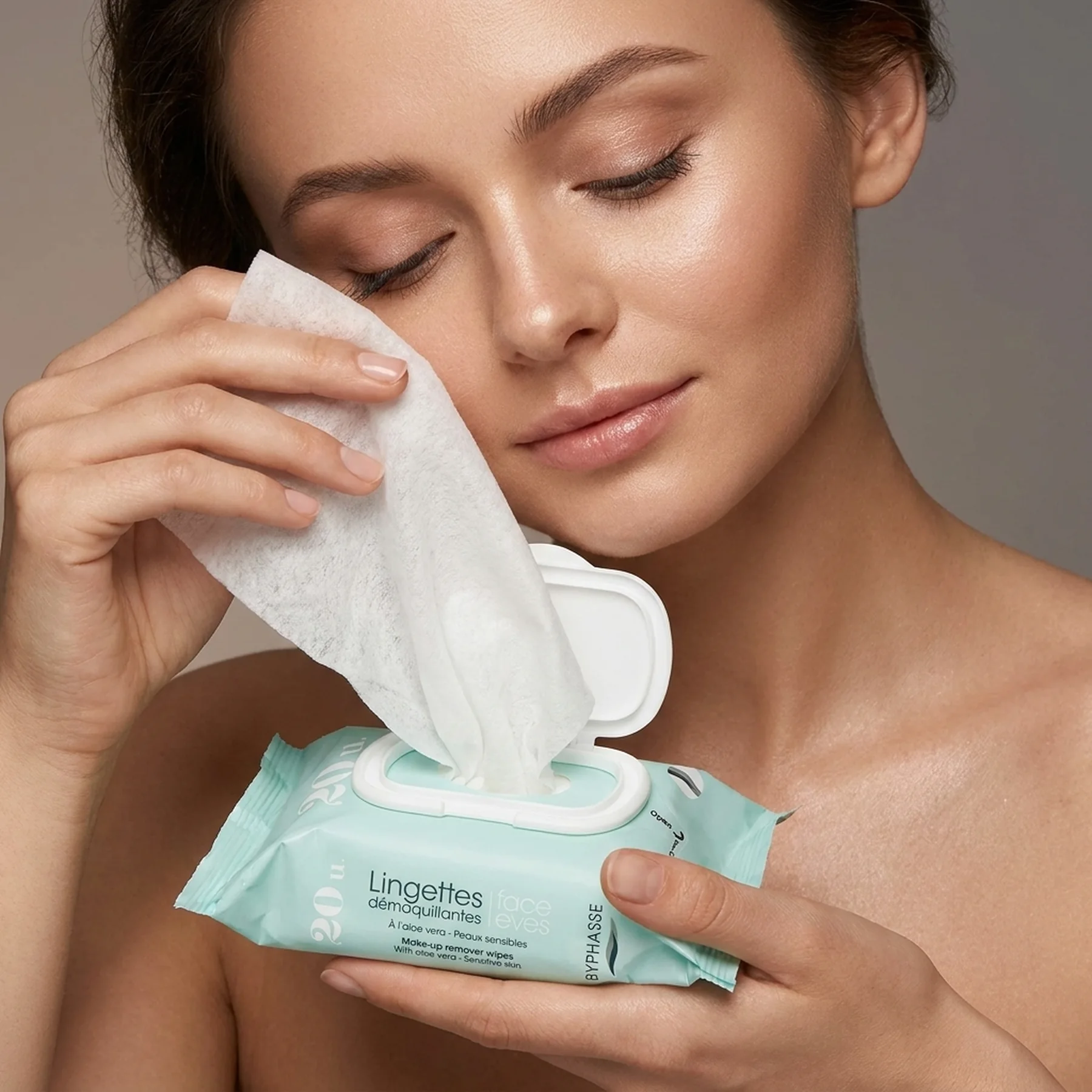Салфетки очищающие Byphasse Make-up Remover Wipes Aloe Vera Sensitive Skin 20 шт