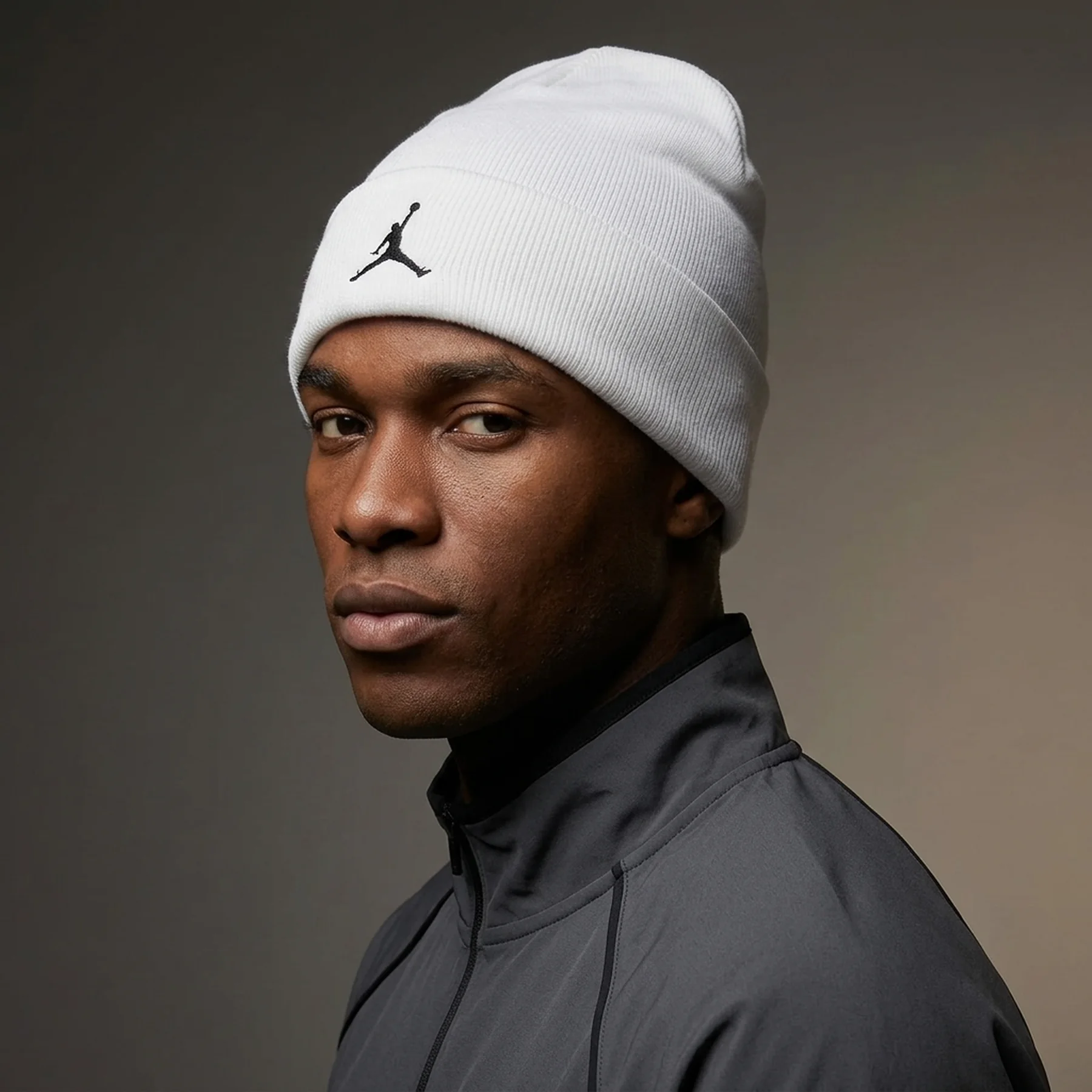 Шапка Jordan U Peak Beanie Ess (FN4672-100)