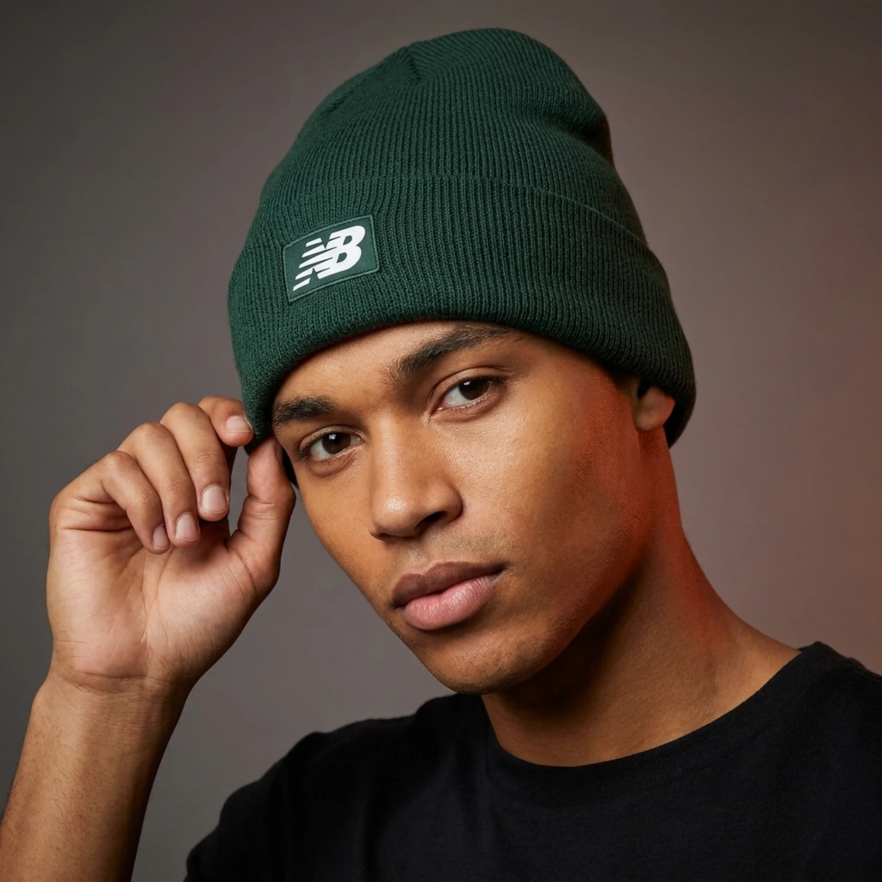 Шапка унісекс New Balance Cuffed Beanie Flying Logo Green LAH13034DAE MISC