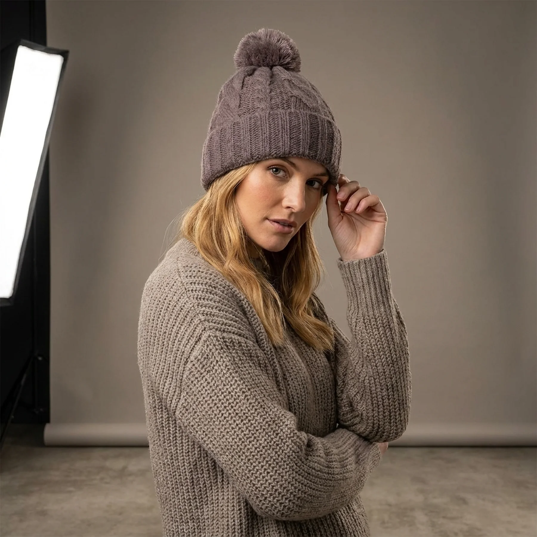 Шапка New Balance Lux Knit Pom