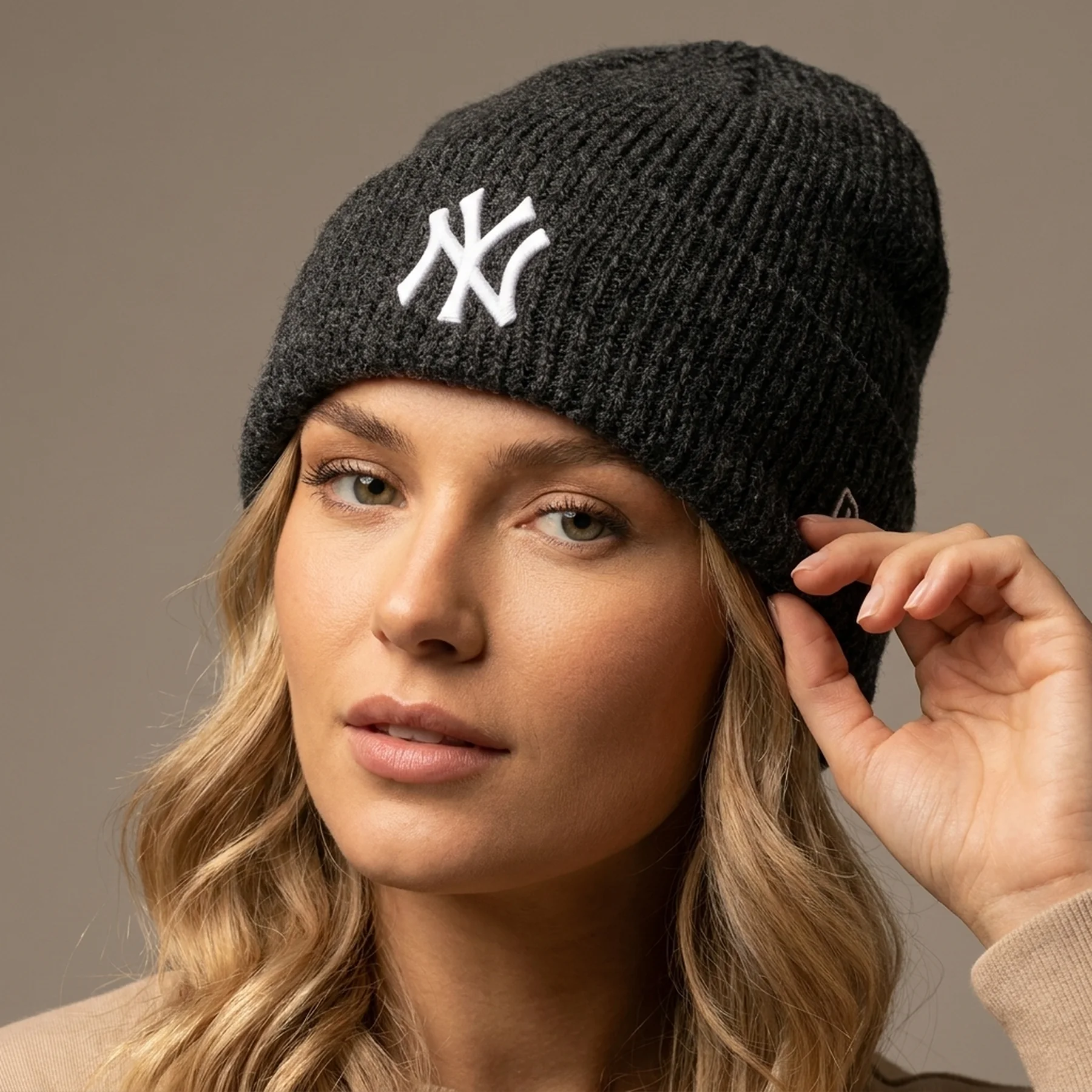 Шапка New Era WMNS WIDE BEANIE NYY