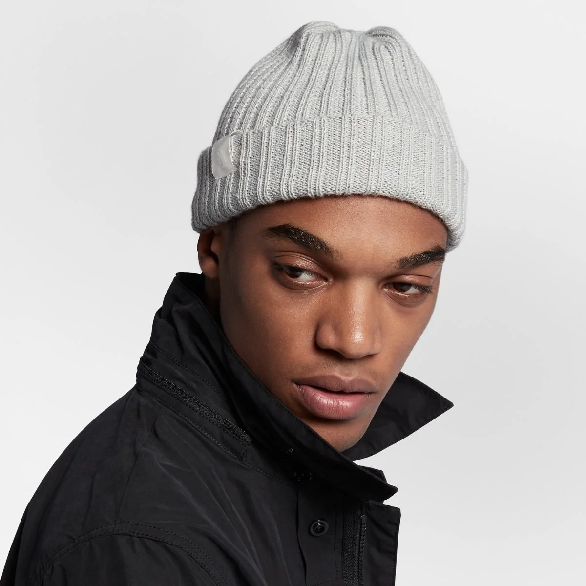 Шапка Nike Sportswear Essential Beanie 922172-050
