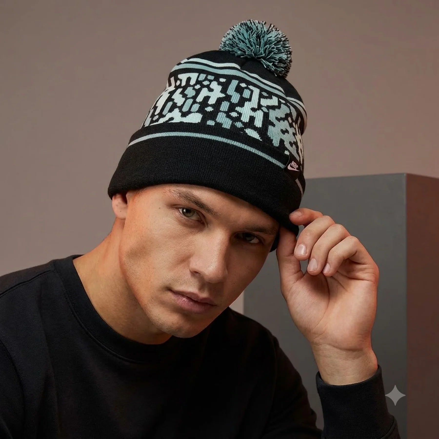 Шапка Nike Peak Beanie (HQ0355-010)