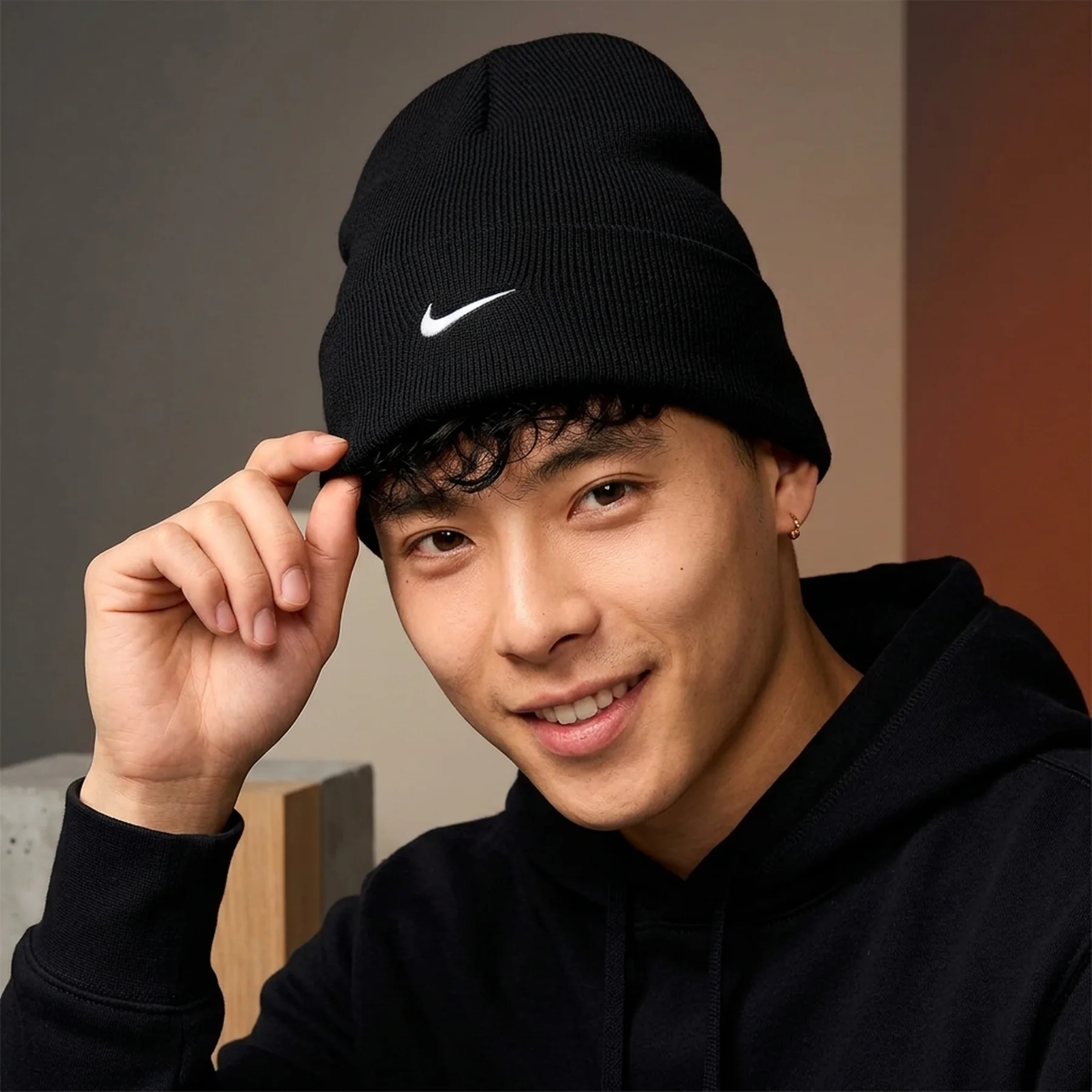 Шапка Nike Peak Swoosh Beanie HF0187-010