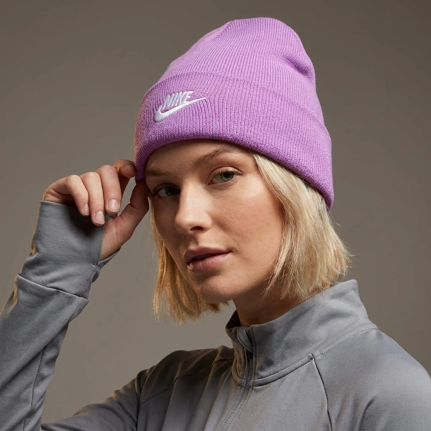 Шапка Nike PEAK BEANIE