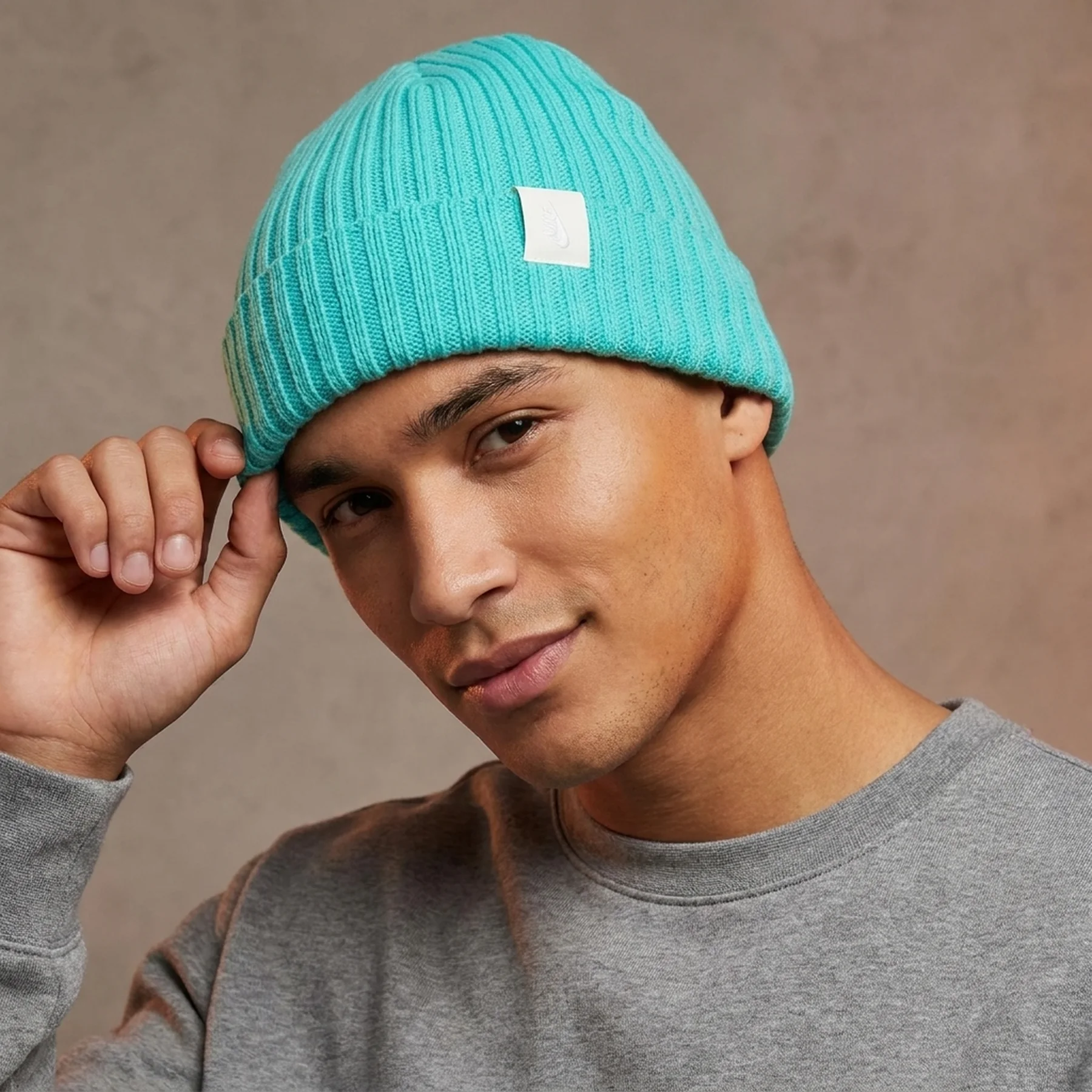 Шапка Nike U NIKELAB NSW BEANIE ESSENTIAL