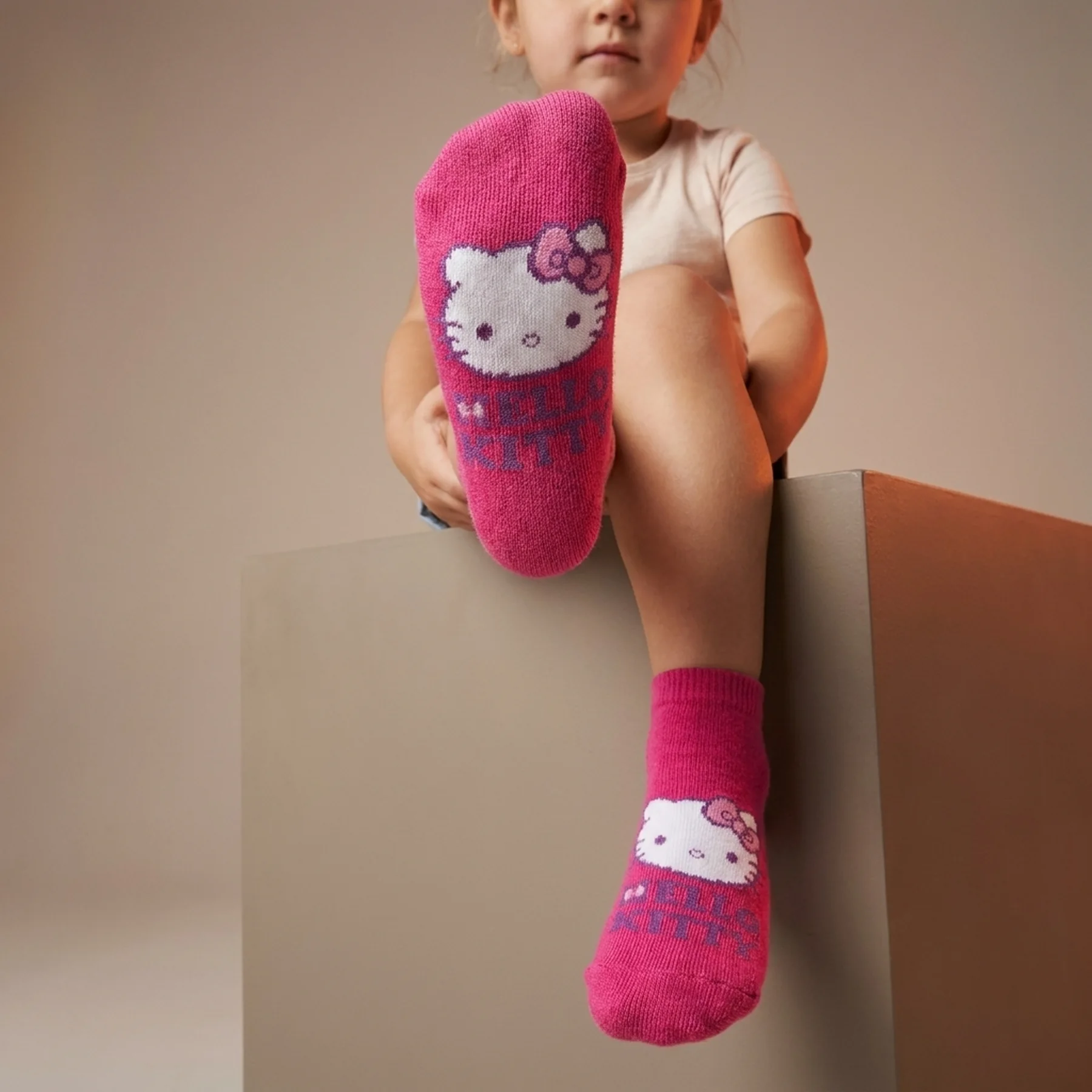 Шкарпетки HELLO KITTY BUSTE HK DANS CERCLE пурпурний Діт 23-26, арт.32770-4