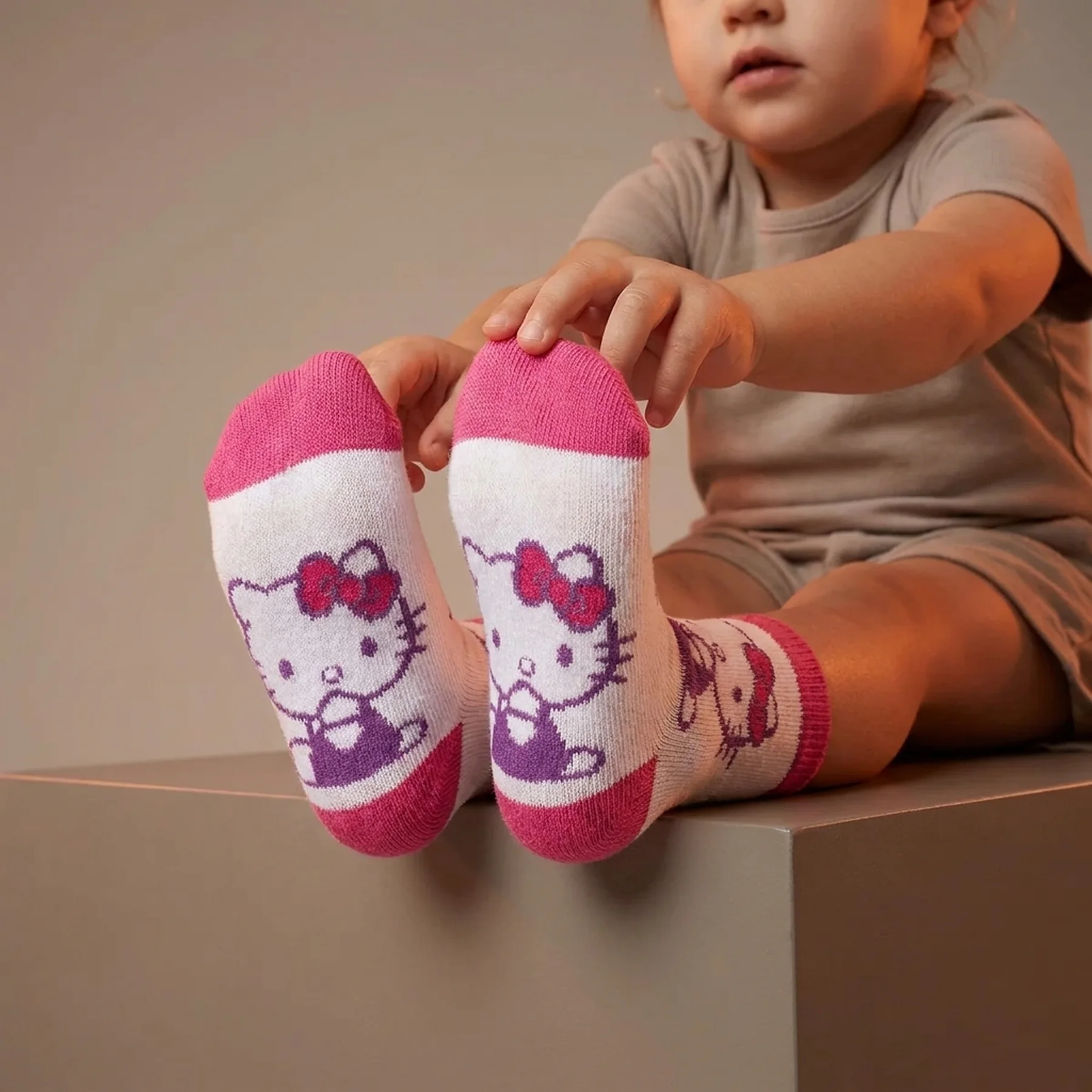 Шкарпетки HELLO KITTY HELLO KITTY POSE DE COTE білий Діт 19-22, арт.32770-1