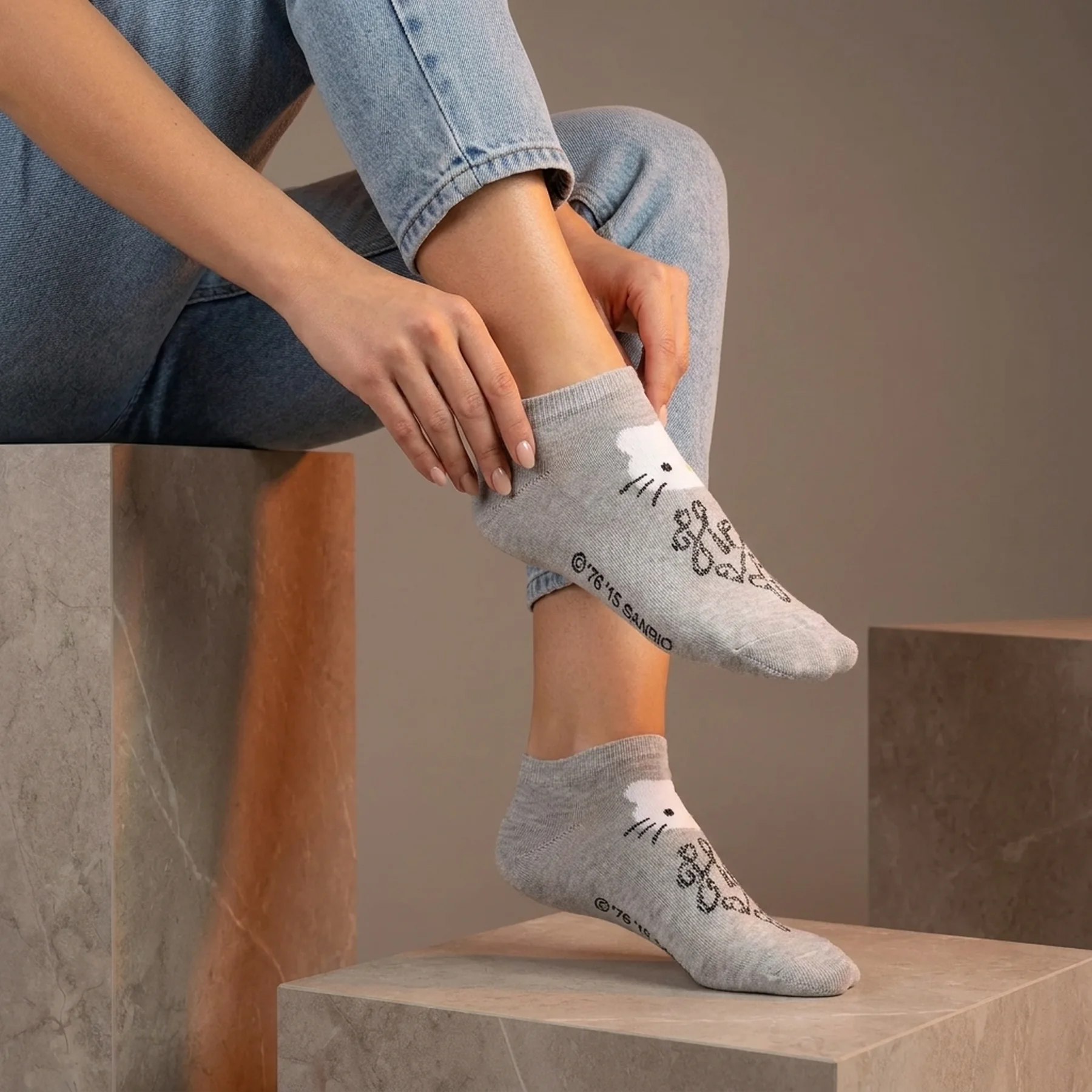 Шкарпетки HELLO KITTY SOCKS світло-сірий Діт 36-41
