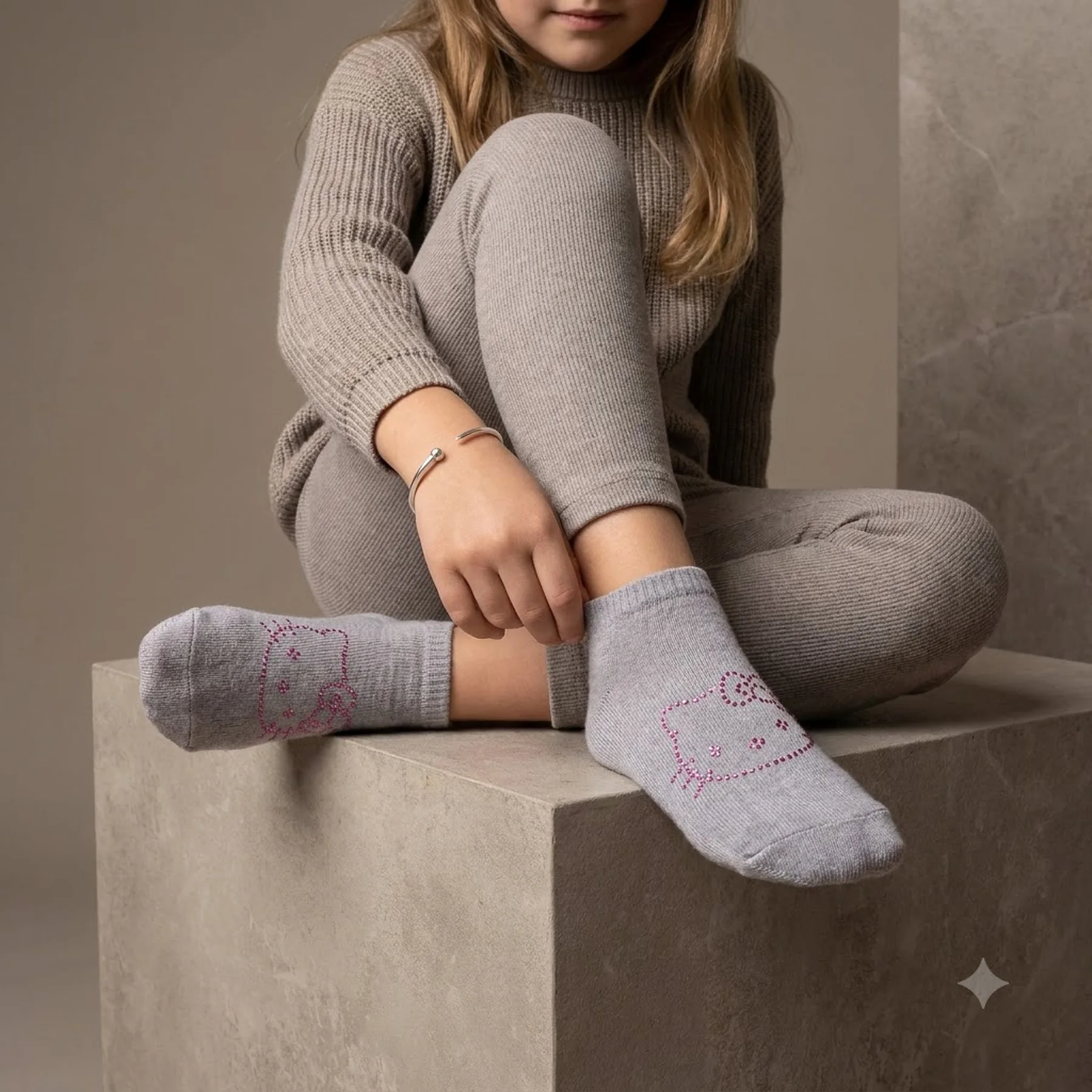 Шкарпетки HELLO KITTY TETE DE HK EN STRASS попелястий Діт 31-34 арт 83846423-1
