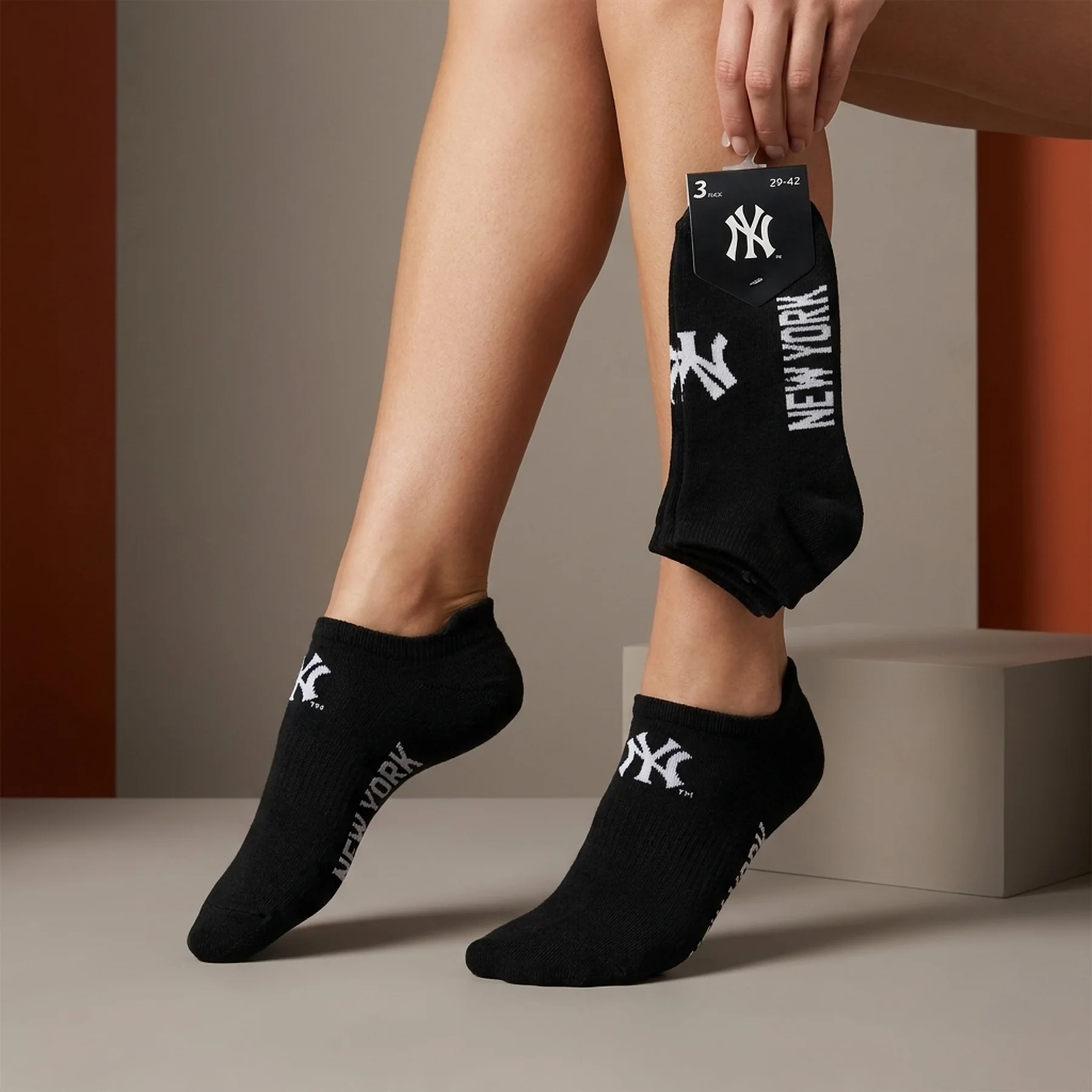 Шкарпетки New York Yankees 3 pk Sneaker чорний Уні 35-38