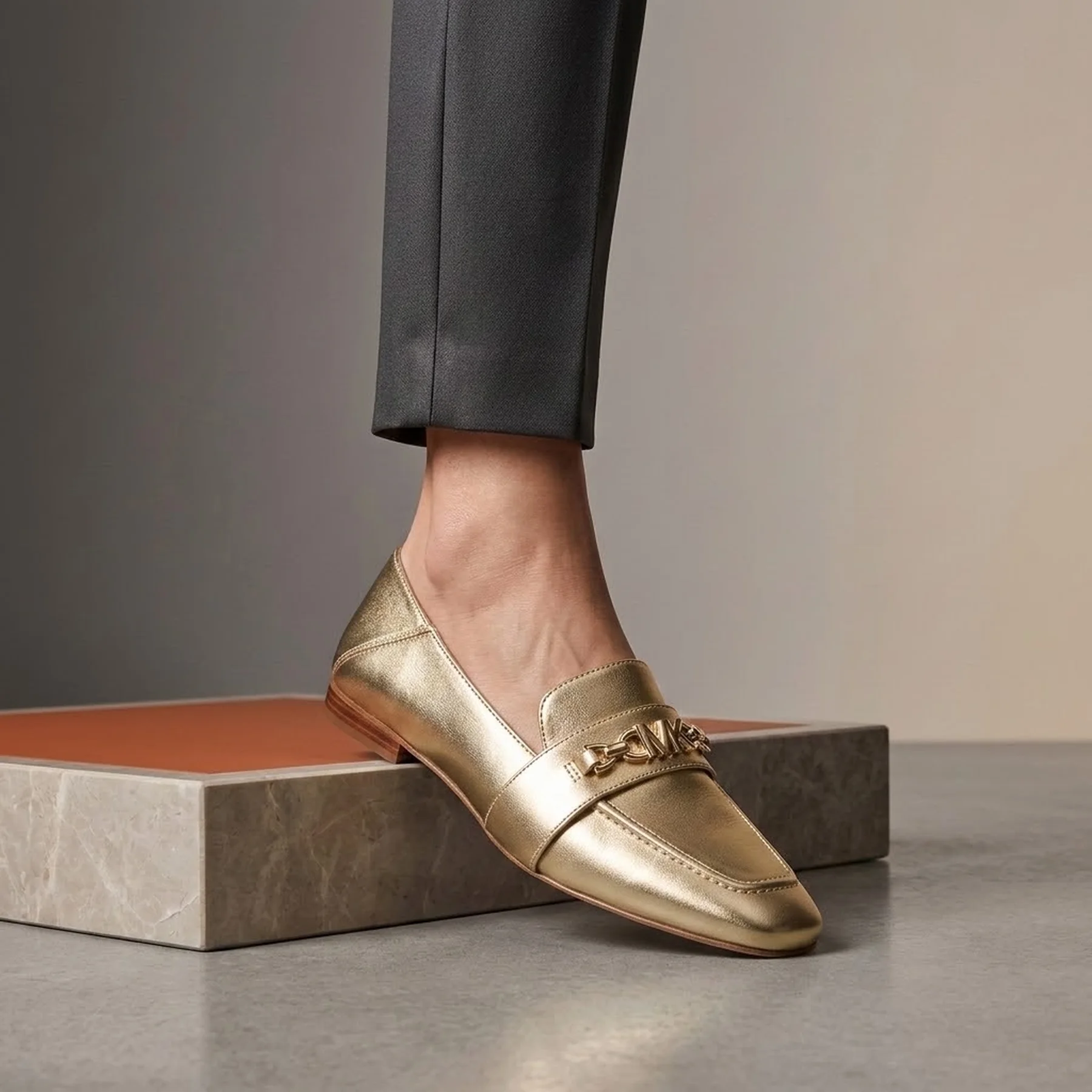 Шкіряні туфлі-лофери Michael Kors металік 36,5