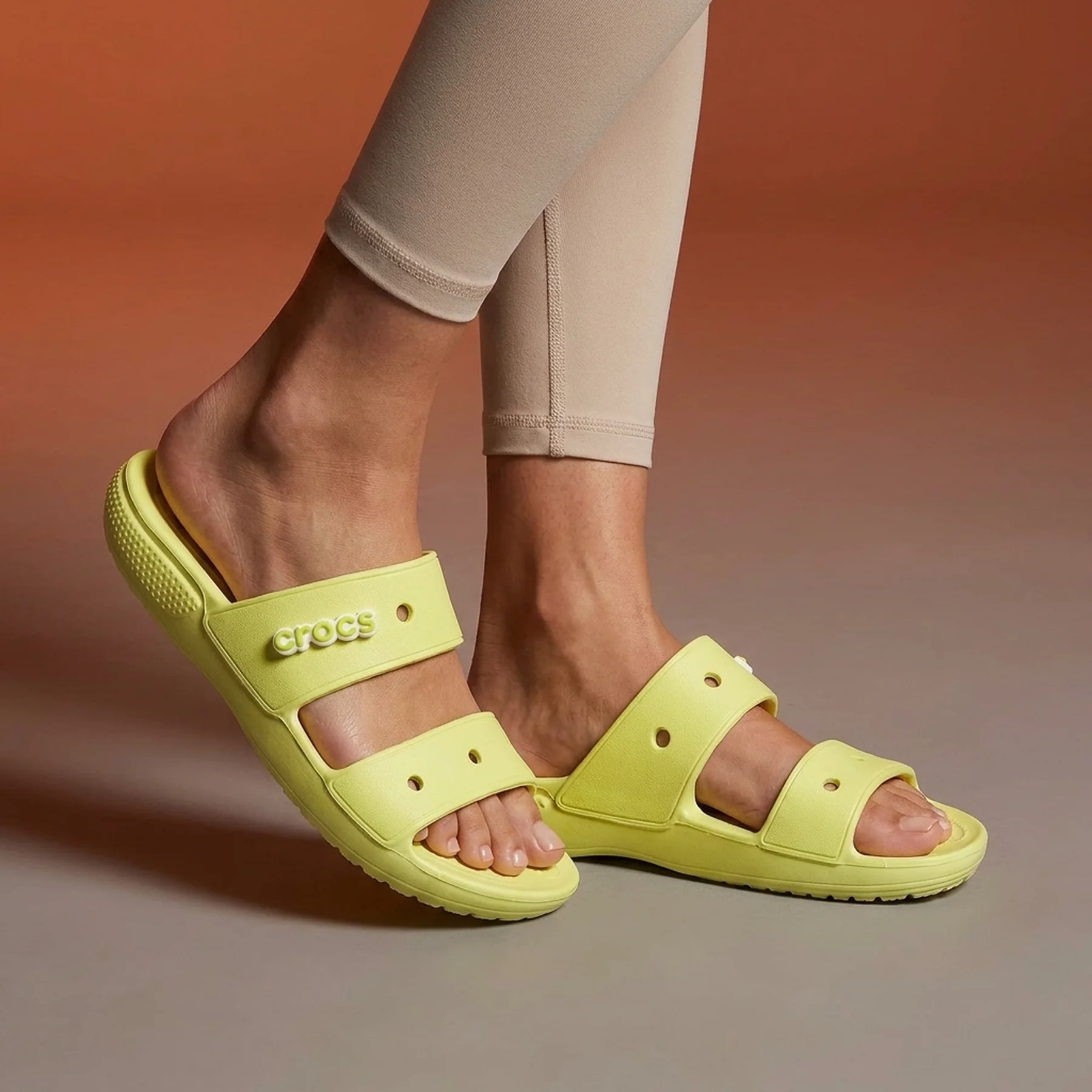 Шльопанці Crocs яскраві сандалії оригінал