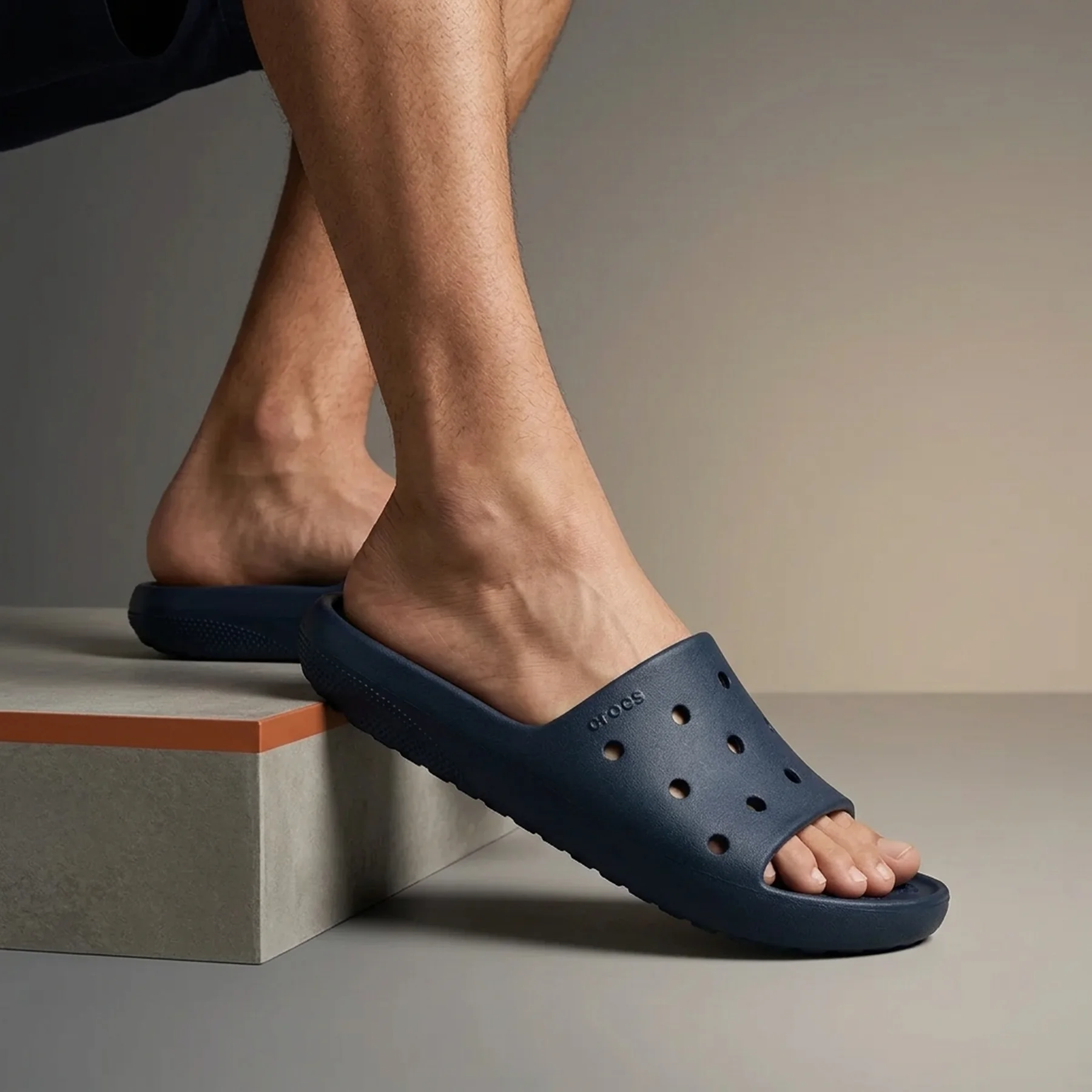 Шльопанці UNI Classic Slide v2 Whi 209401-410-Navy CROCS M10/W12(43-44) Темно-синій
