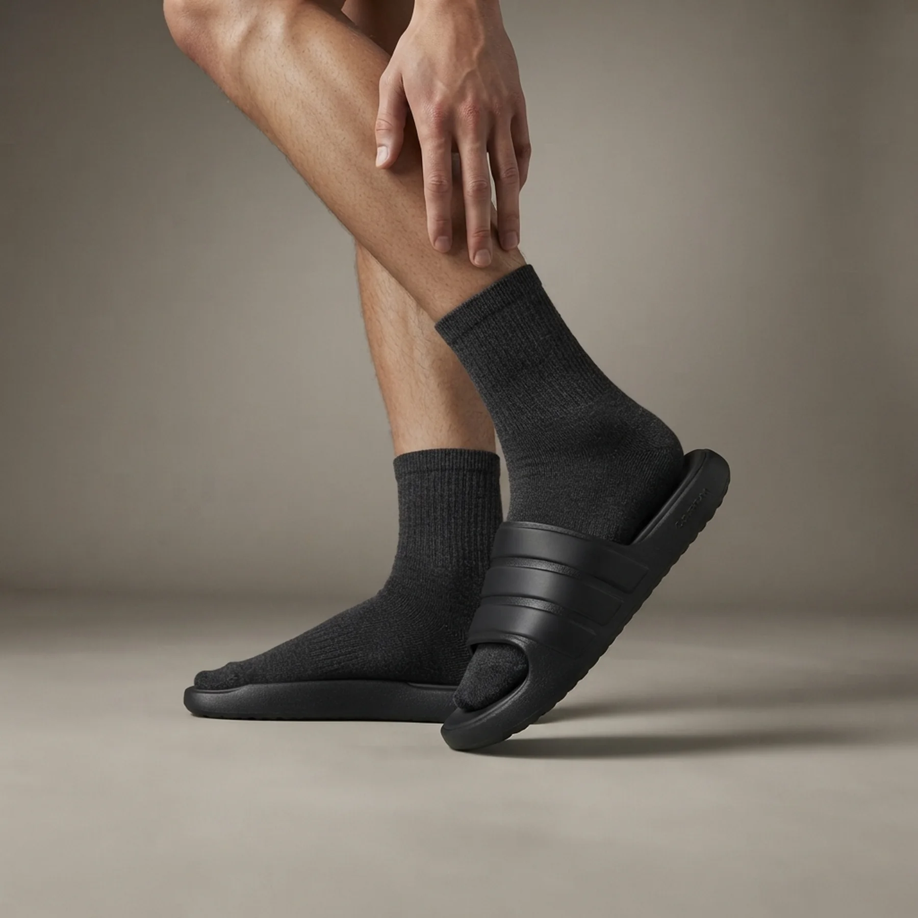 Шльопанці UNI ZNSORY SLIDE JR3123 Adidas 10 (44,5) Чорний
