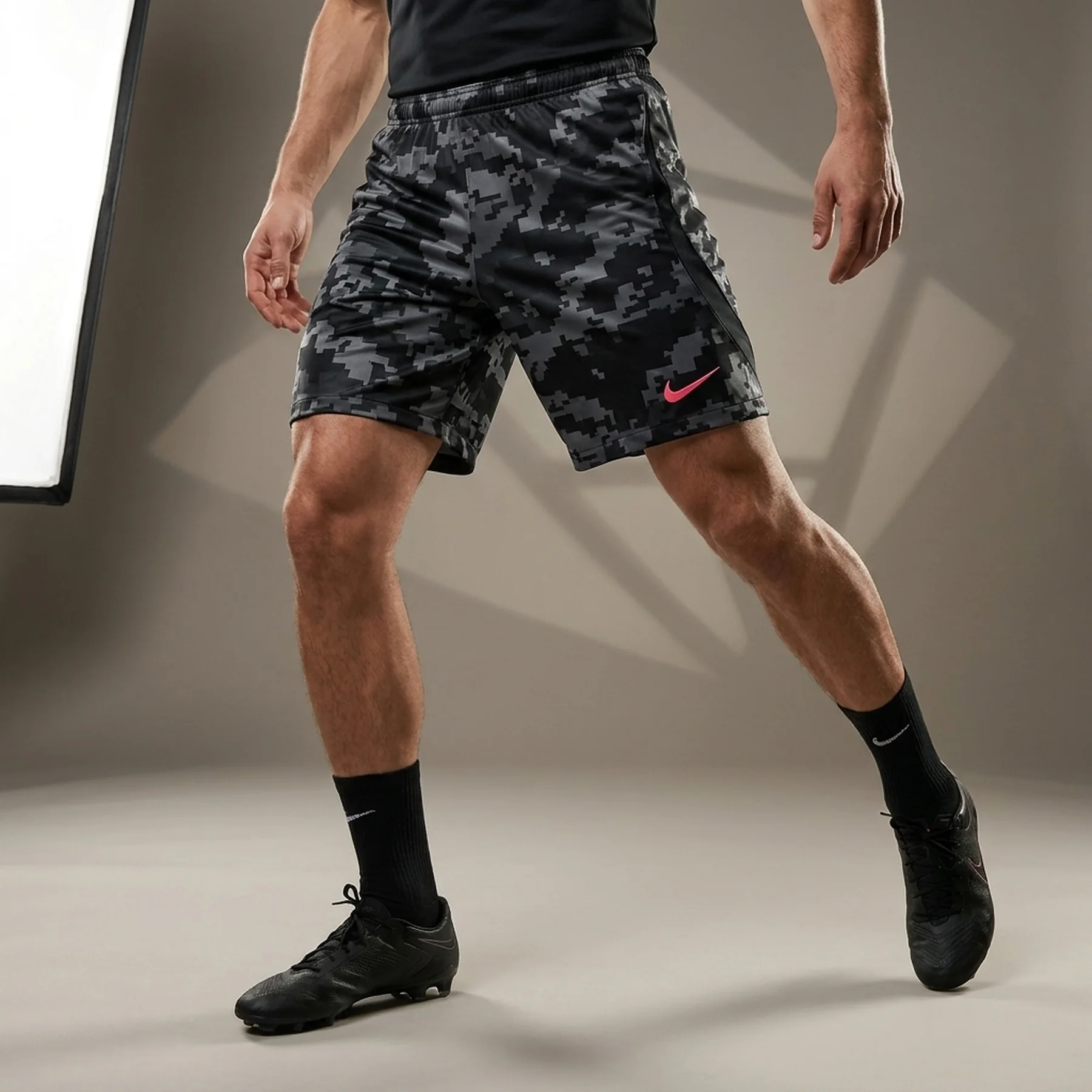 Шорти чоловічі Nike Academy Pro Dri-Fit Football Shorts (FN2413-069)