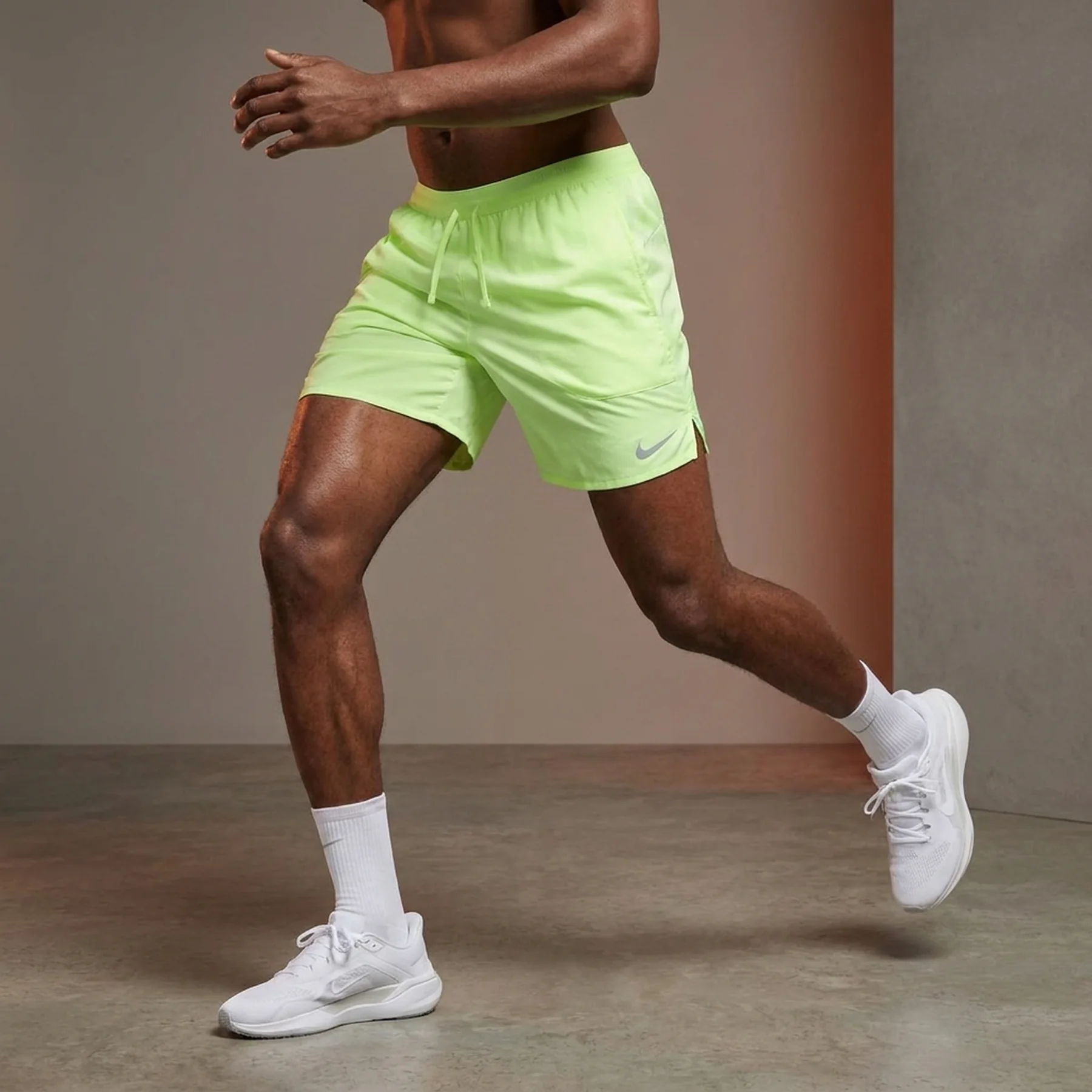 Шорти чоловічі Nike Dri-Fit Stride 7In Running Shorts Green (DM4761-701)