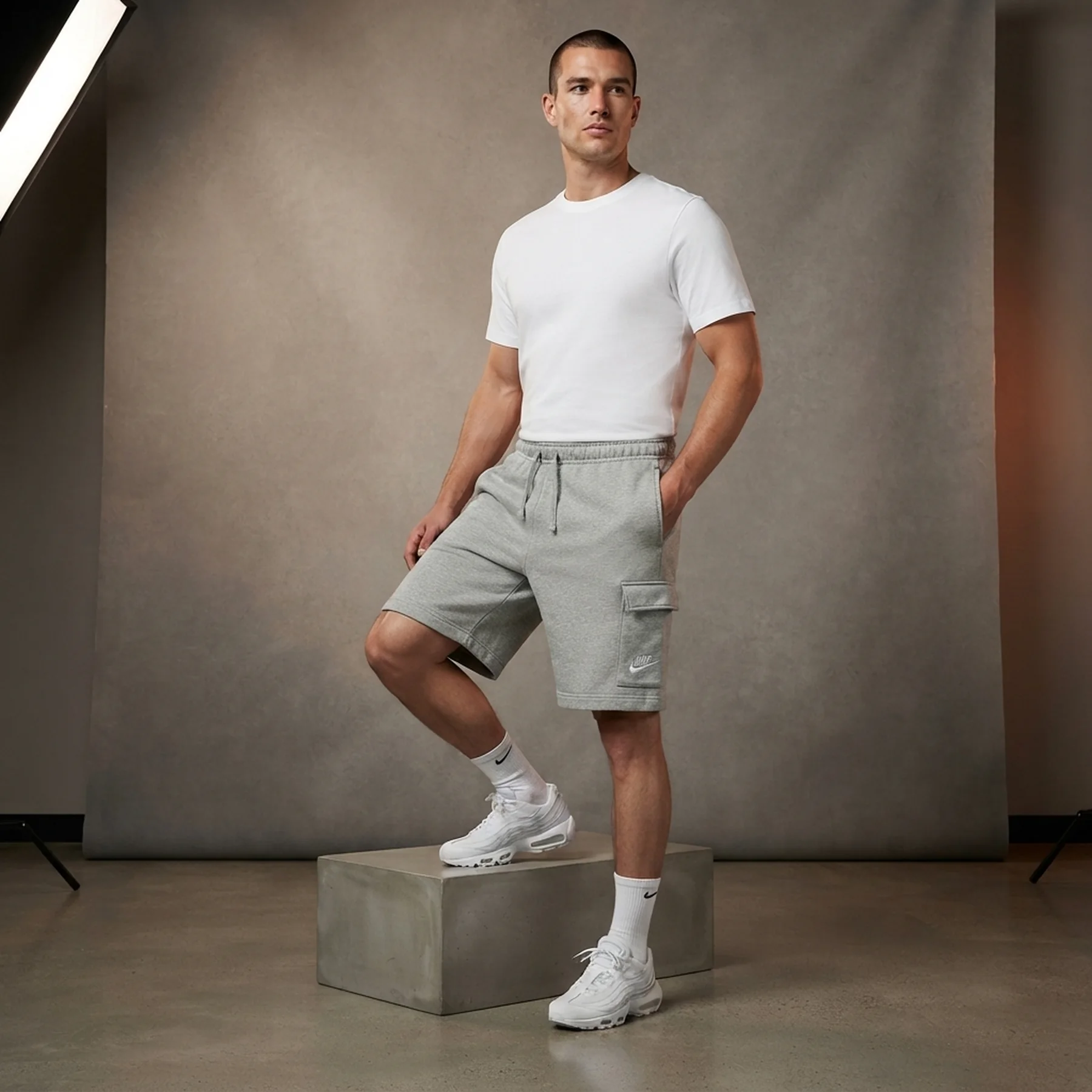 Шорти чоловічі Nike Sportswear Club Men's French Terry Cargo Shorts (DD7014-063)