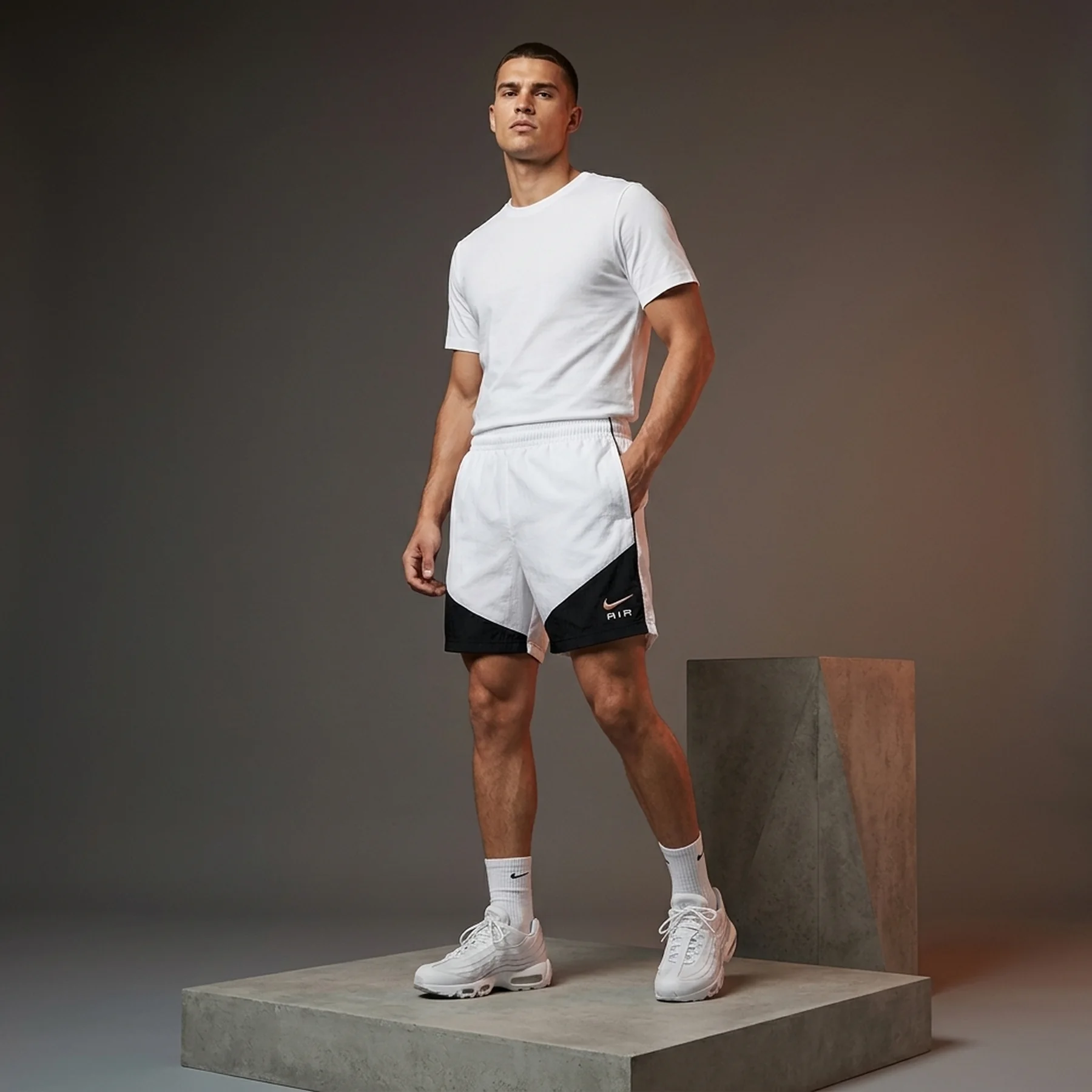 Шорти чоловічі Nike Sportswear Swoosh Air (HF5525-100)