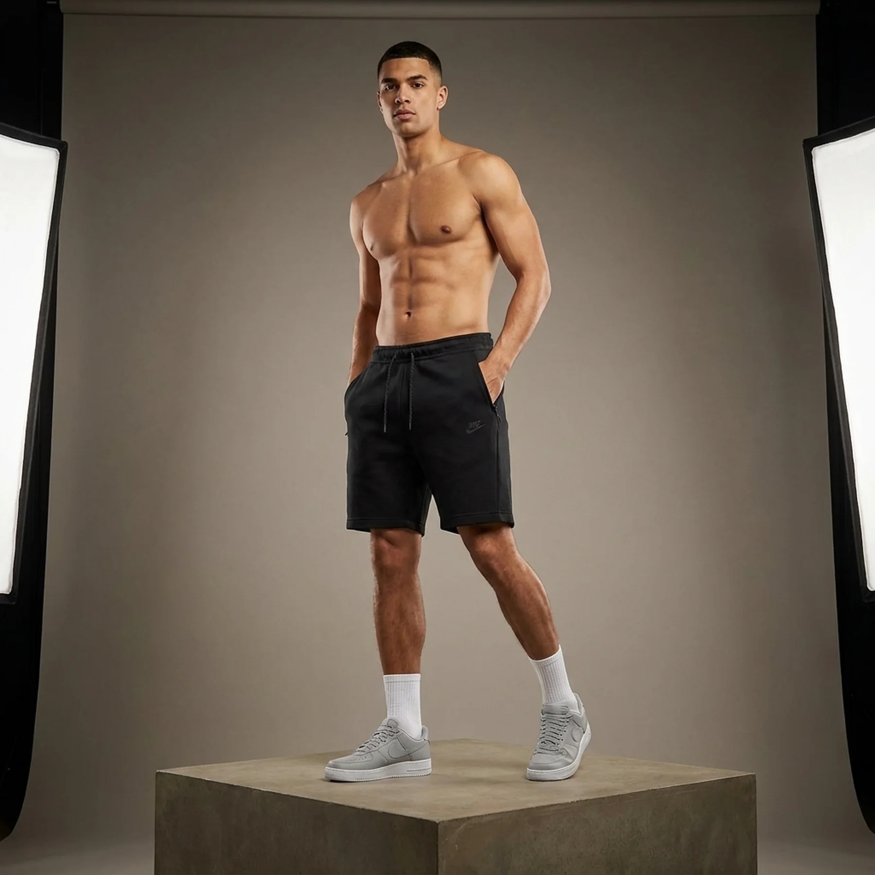 Шорти чоловічі Nike Sportswear Tech Fleece (FB8171-010)