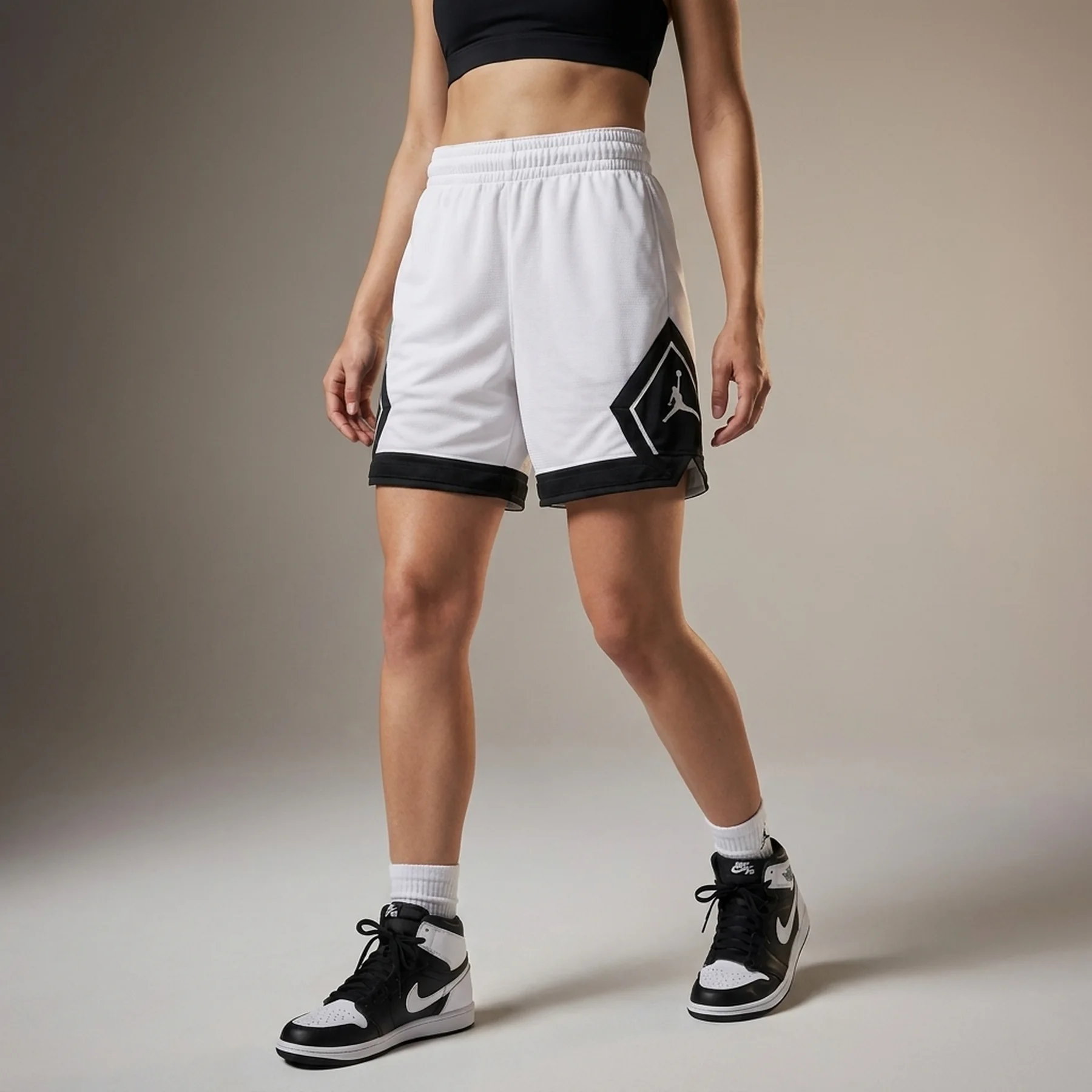 Шорти жіночі Nike Diamond Shorts (FB4588-101)