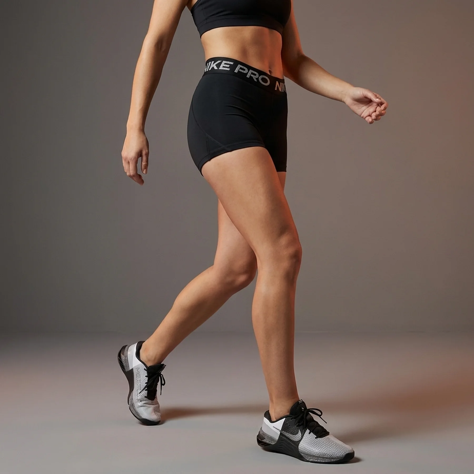 Шорти жіночі Nike Pro Mid-Rise 3 Shorts Black (FB5586-010)
