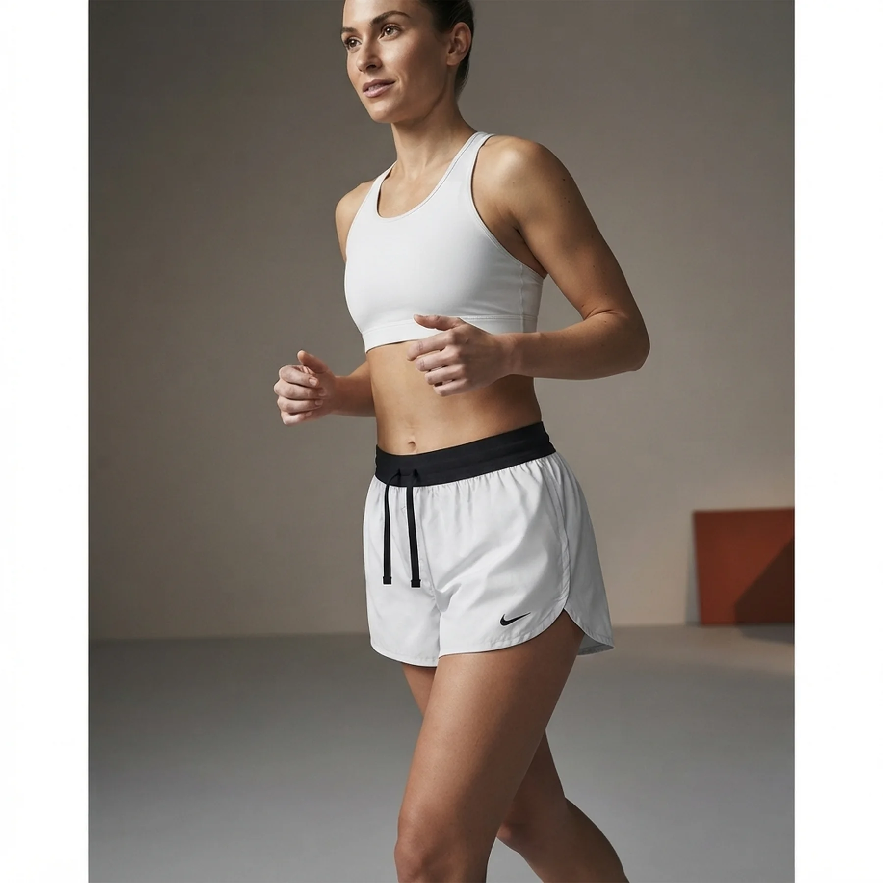 Шорти жіночі Nike Running Division (HF6928-011)